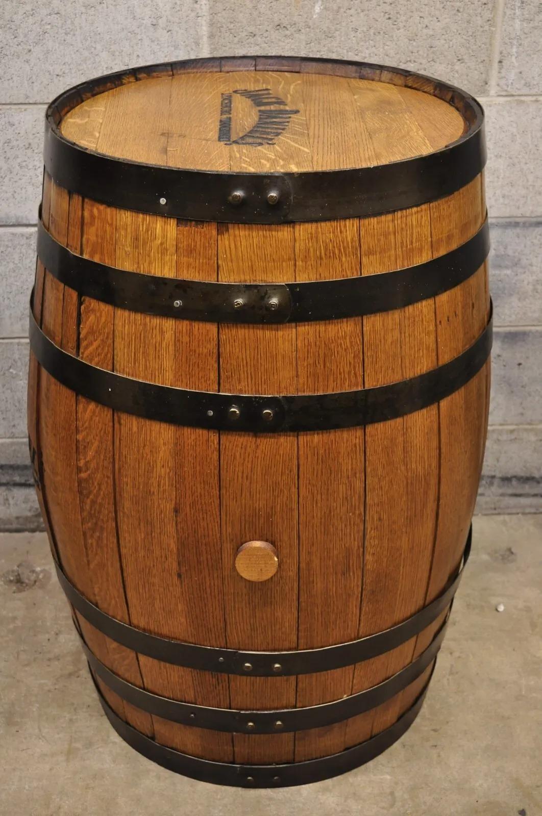 Jack Daniels Whiskey Barrel Gravierte Oak Wood Metallbänder im Angebot 1