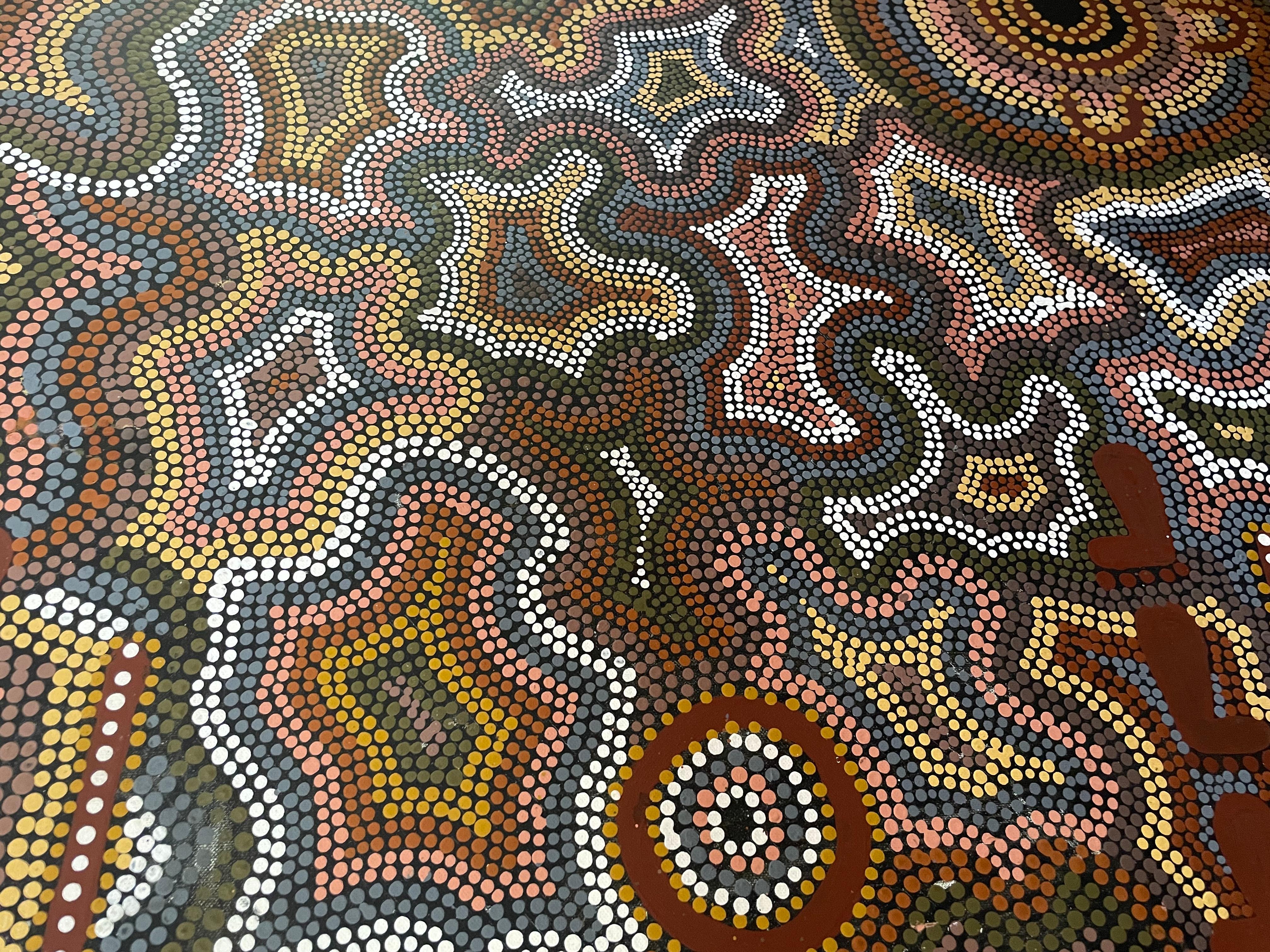 Questo meraviglioso dipinto dell'artista aborigeno australiano Jack Dempsey è stato protagonista della mostra 