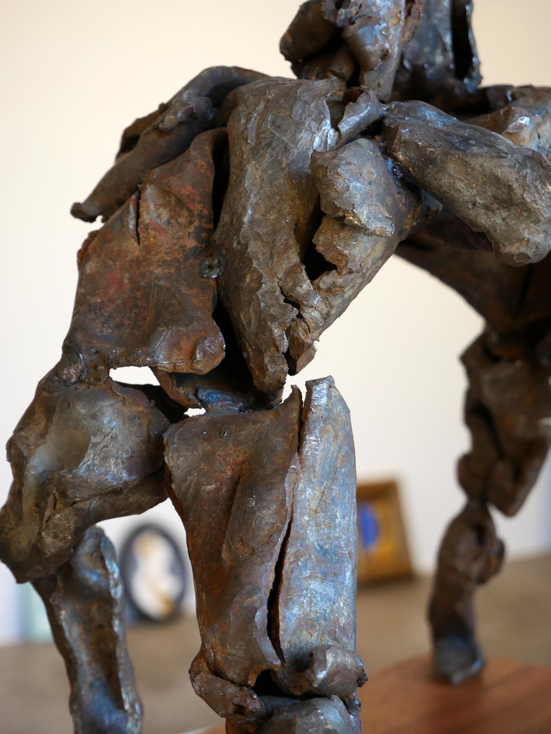 Modernistische abstrakte figurative Skulptur „Sumo“ aus Stahl und Holz im Angebot 2