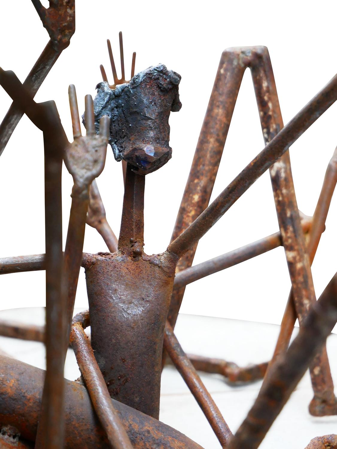 Sculpture figurative abstraite en acier et bois « twister » moderniste en vente 7
