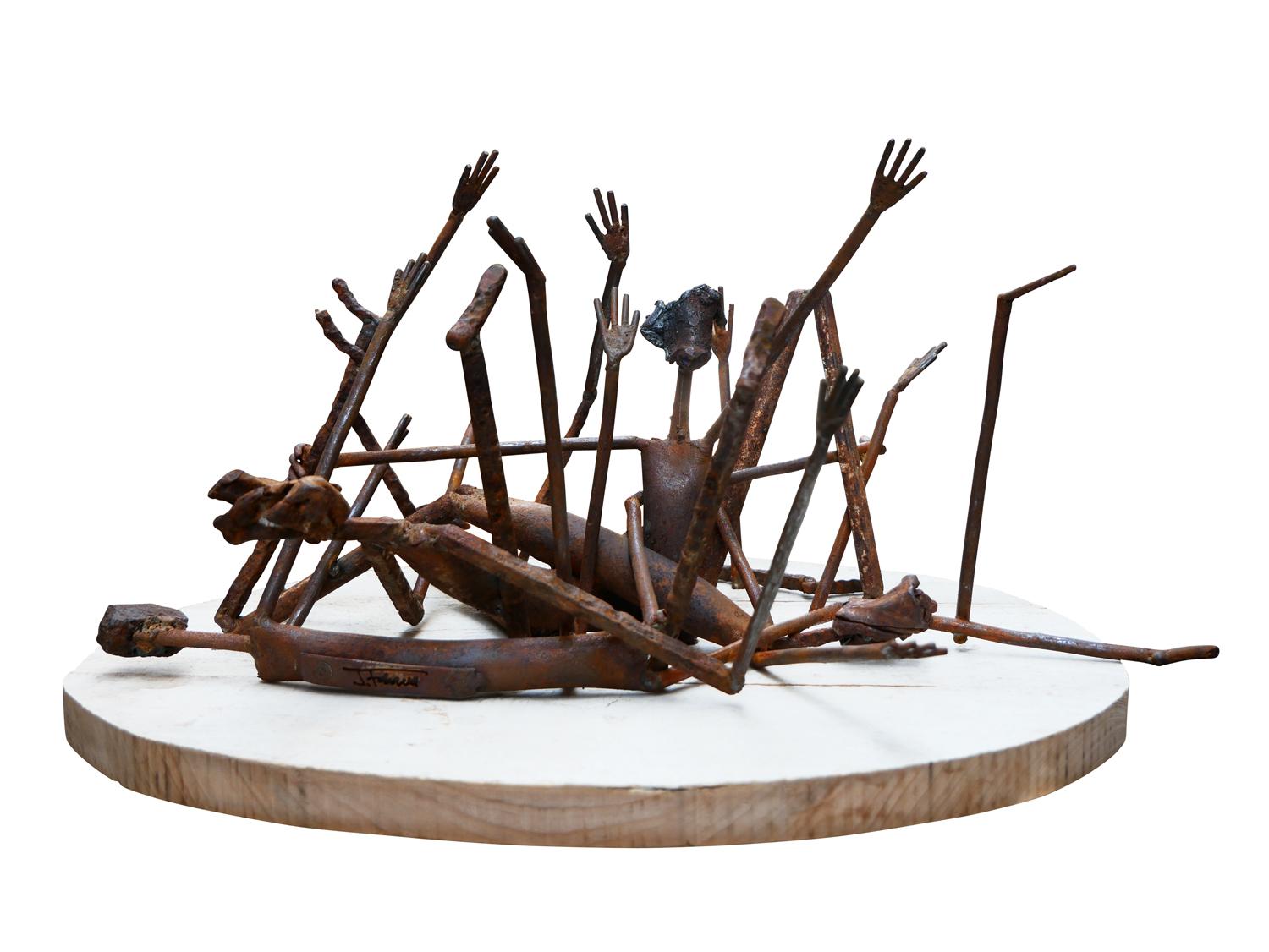 Jack Farrell Figurative Sculpture – „Twister“ Modernistische abstrakte figurative Skulptur aus Stahl und Holz