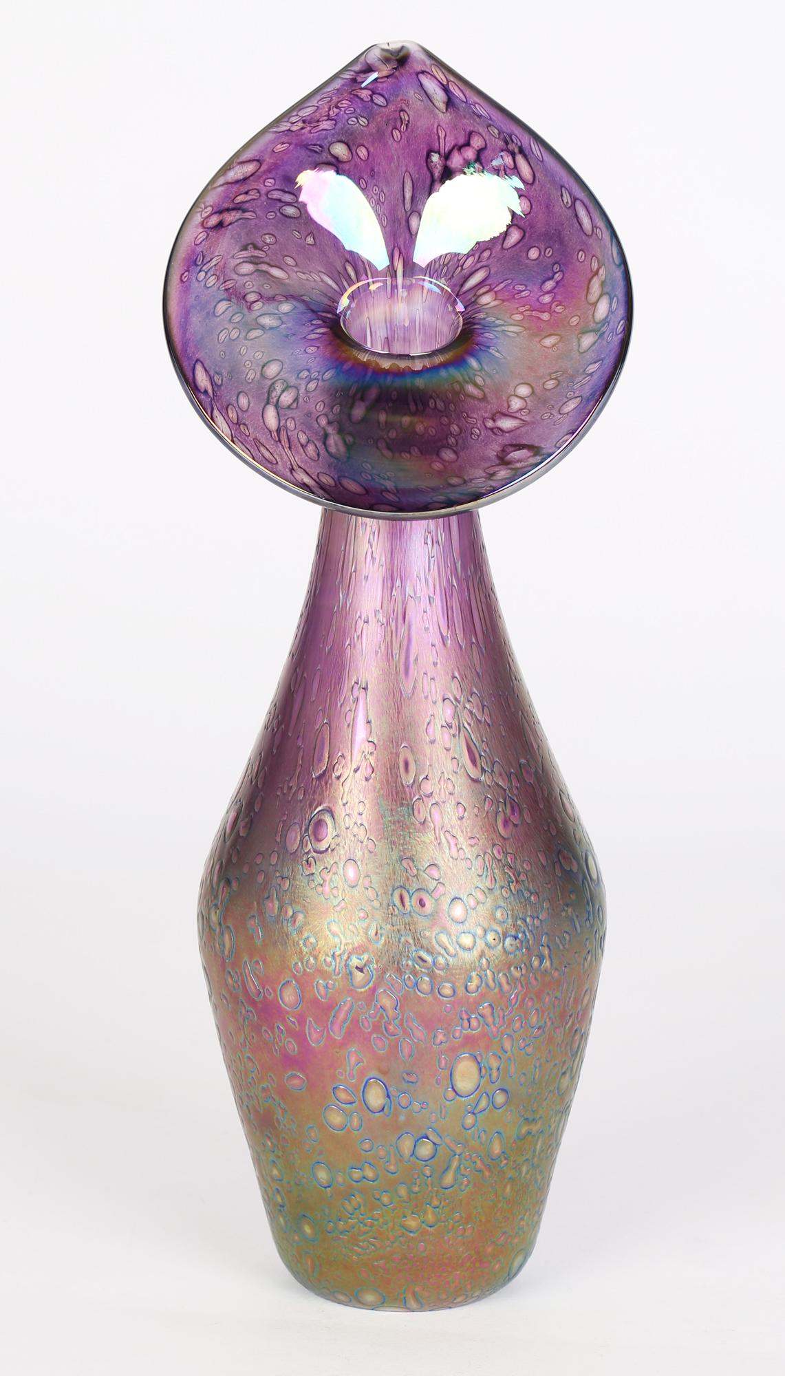Britannique Jack in the Pulpit - Vase en verre d'art irisé de style floral en vente