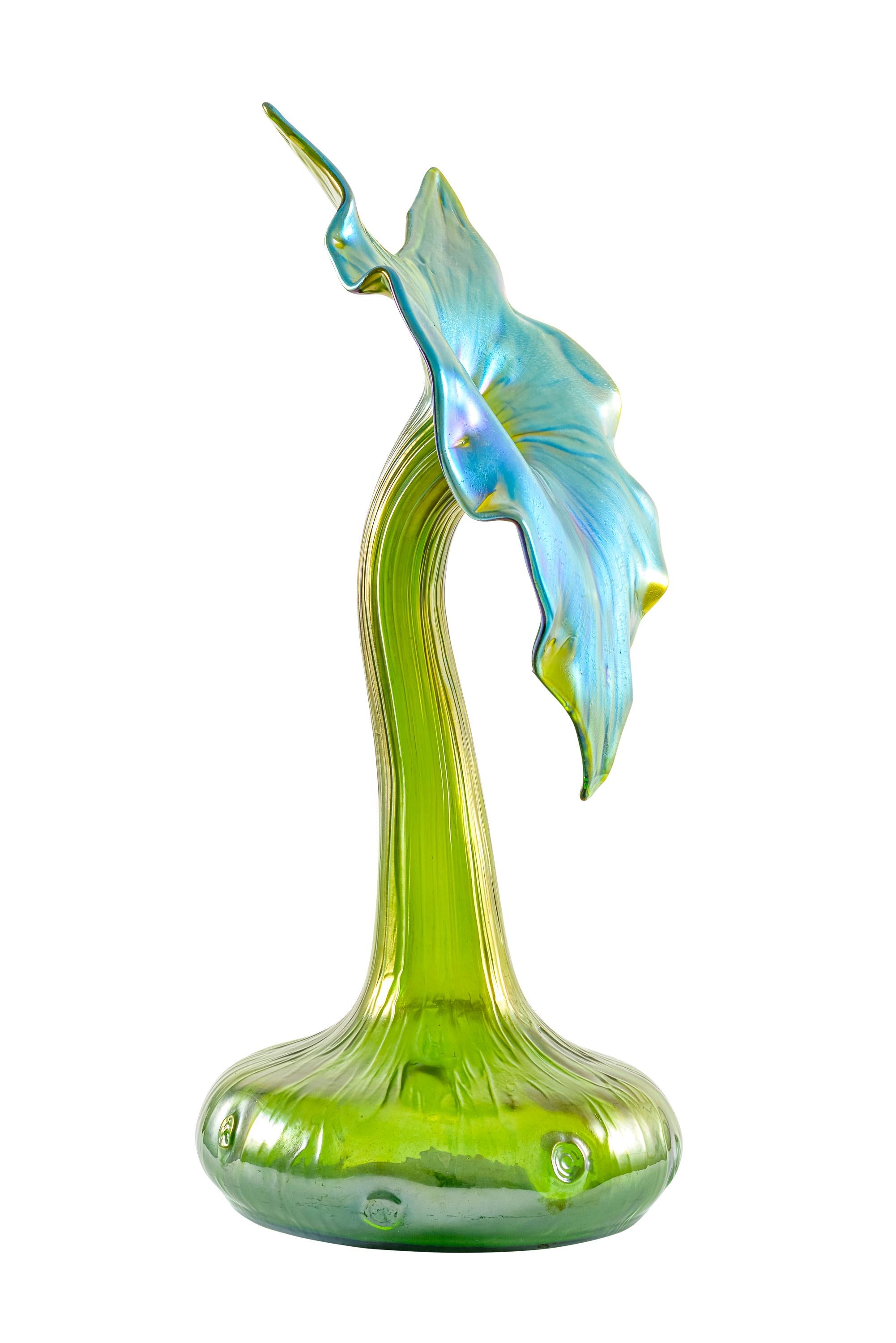 Jack-in-the-pulpit flower vase Johann Loetz-Witwe glass circa 1899 Austrian Jugendstil green

Organic shapes were highly appreciated by the buying audience and the designers of the Loetz manufacture invented a high number of floral objects.
