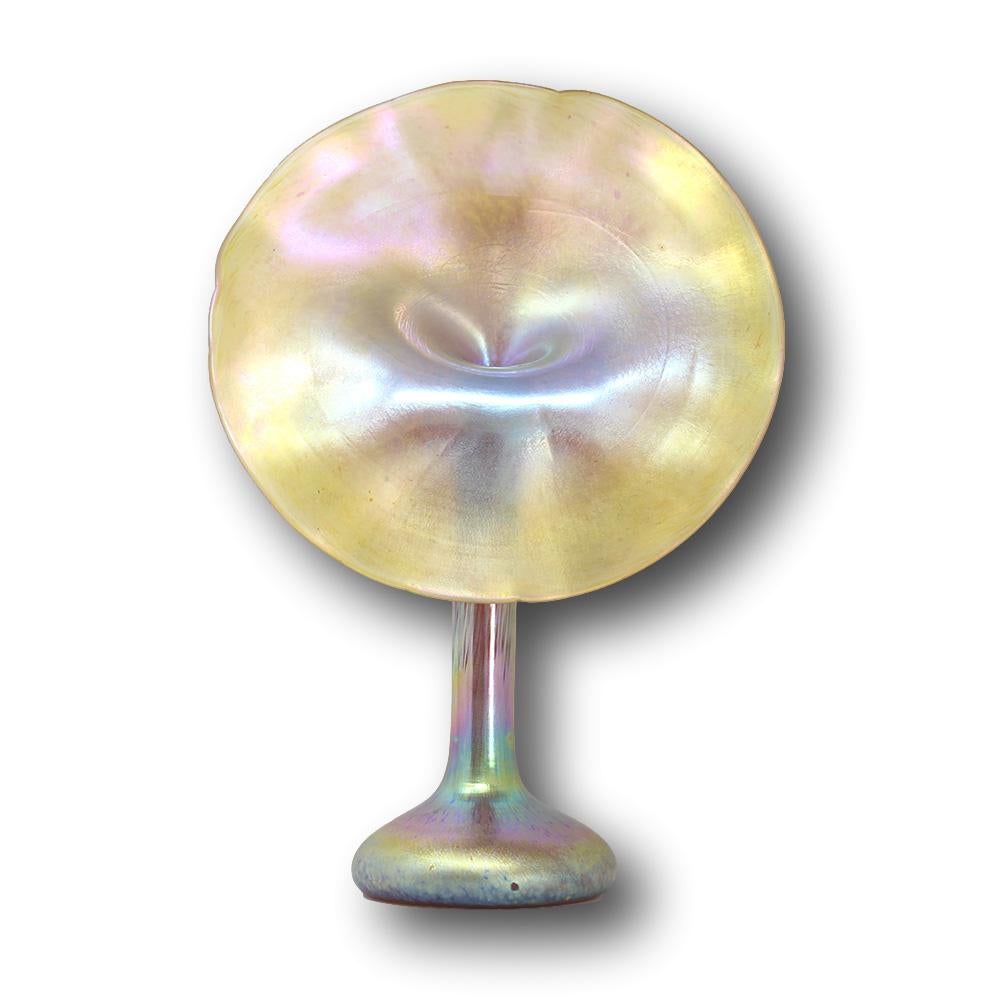 Fine contemporary jack-in-the-pulpit iridescent glass vase in the style of the Tiffany Studios. Blown with iridescent colours with a stunning shimmering surface from every single view. The vase from American glass studio Mario Real from Santa