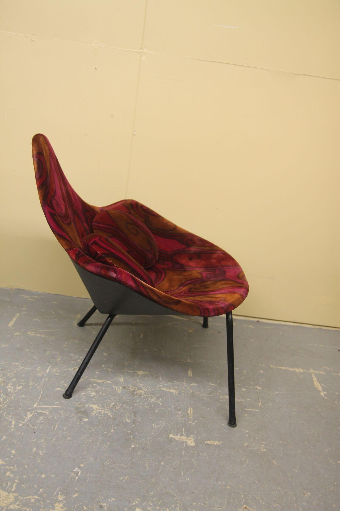 Jack Lenor Larsen Fabric Covered Mid Century Lounge Chair In Good Condition For Sale In Asbury Park, NJ