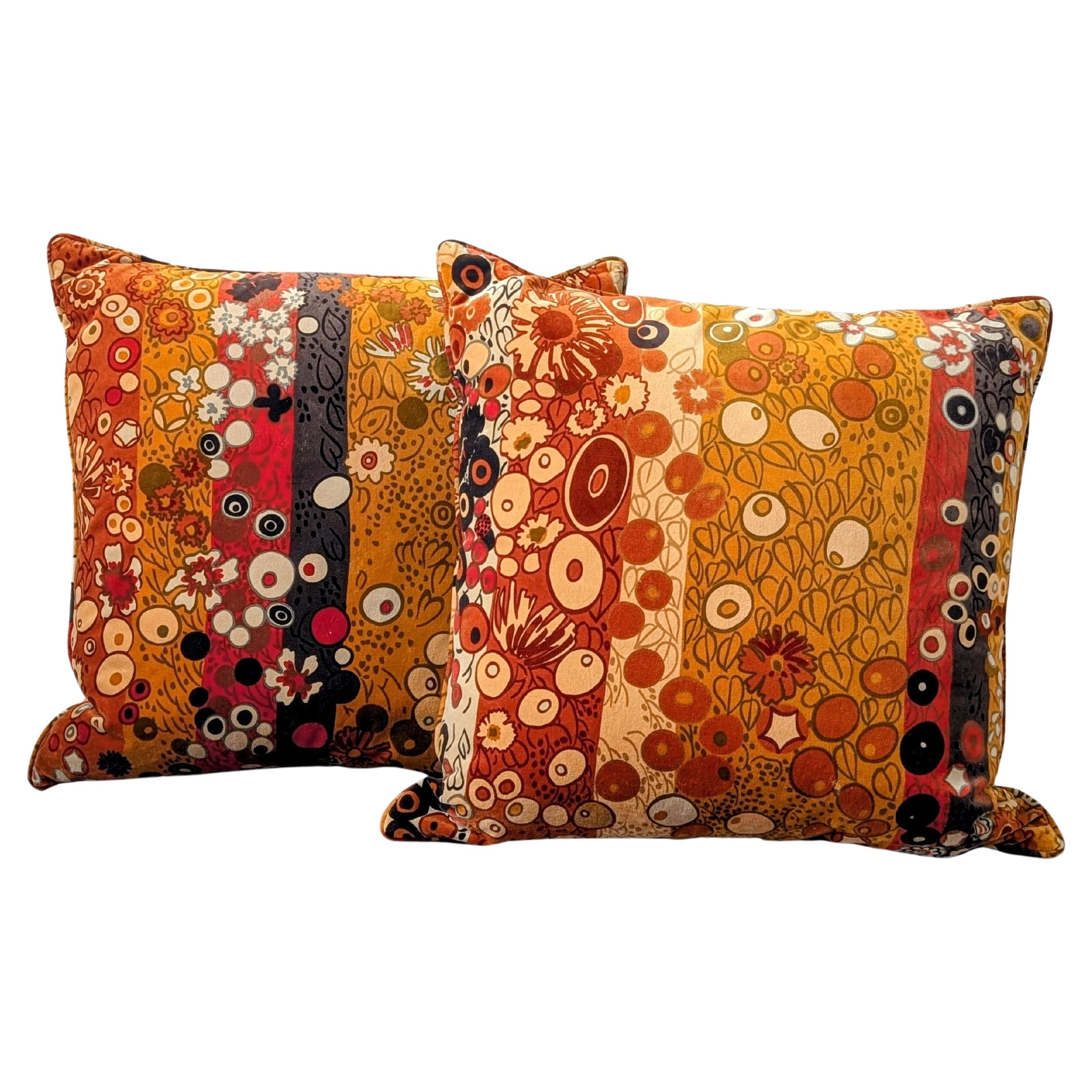 Jack Lenor Larsen "Primavera" Velours Grand Oreiller garni de duvet en vente