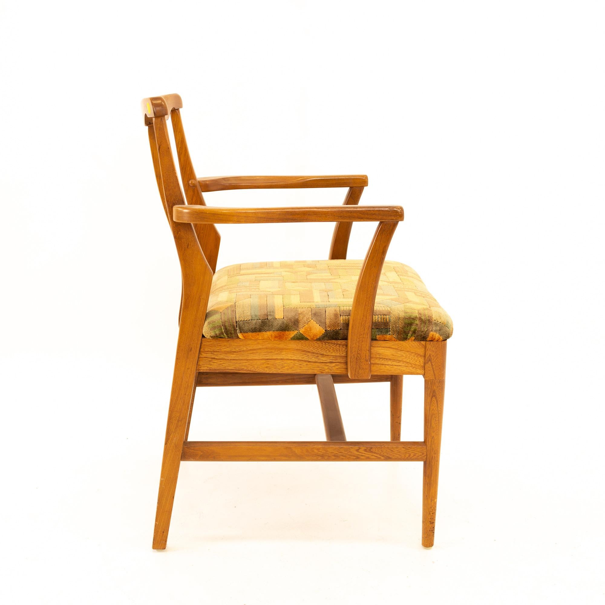 Chaises de salle à manger de style Jack Lenor Larsen en noyer du milieu du siècle dernier, lot de 6 Bon état - En vente à Countryside, IL