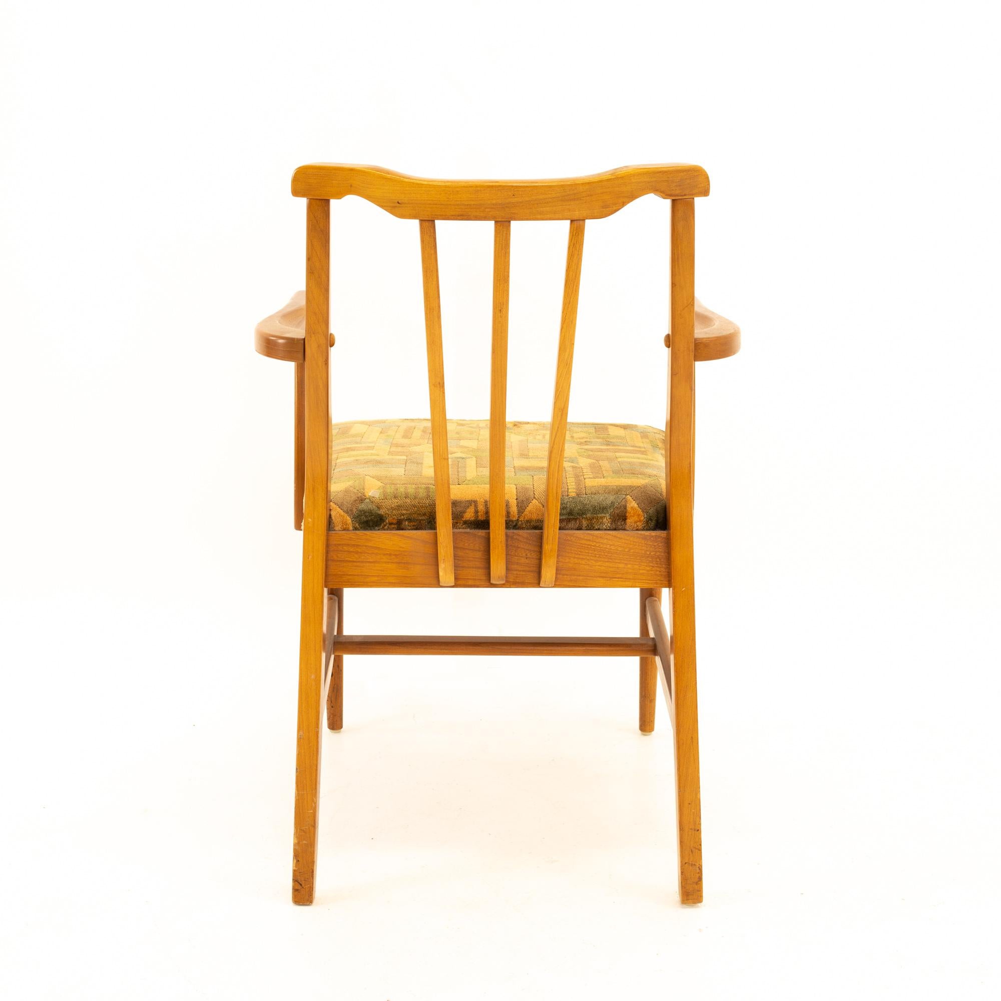 Jack Lenor Larsen Stil Mitte des Jahrhunderts Nussbaum Esszimmerstühle, 6er-Set (Polster) im Angebot
