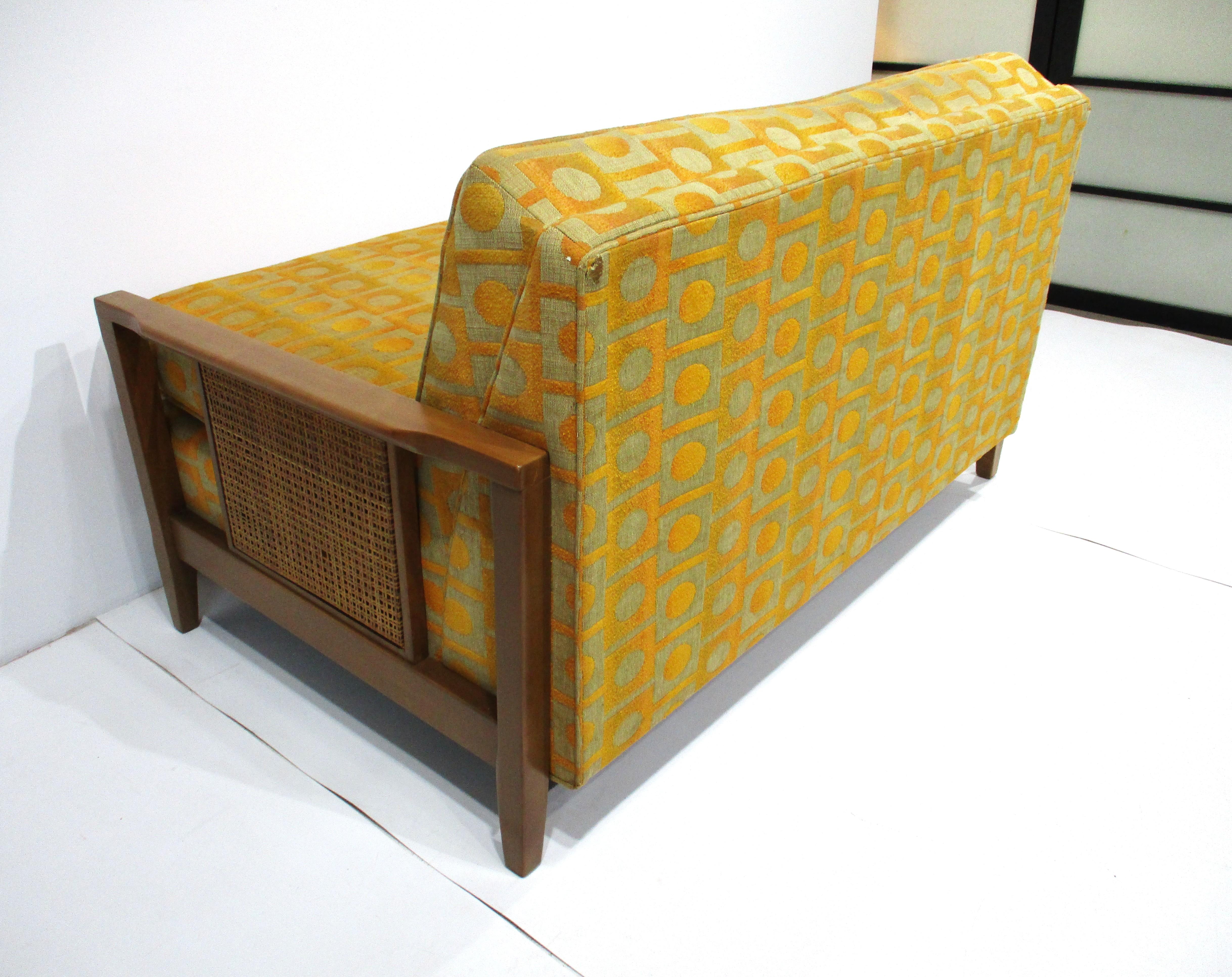 Loveseat tapizado Jack Lenor Larsen de mediados de siglo en venta 5