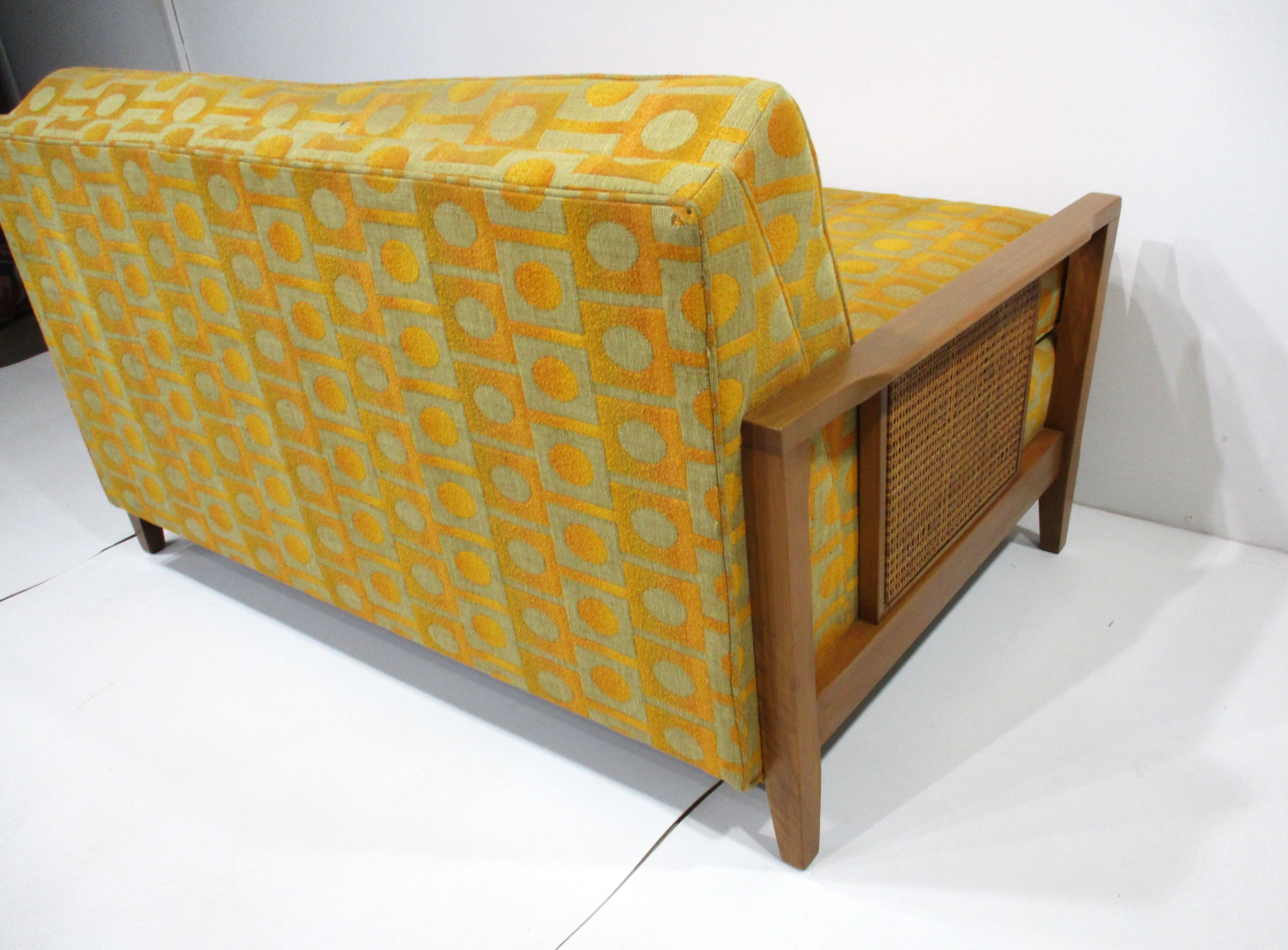 Loveseat tapizado Jack Lenor Larsen de mediados de siglo en venta 6