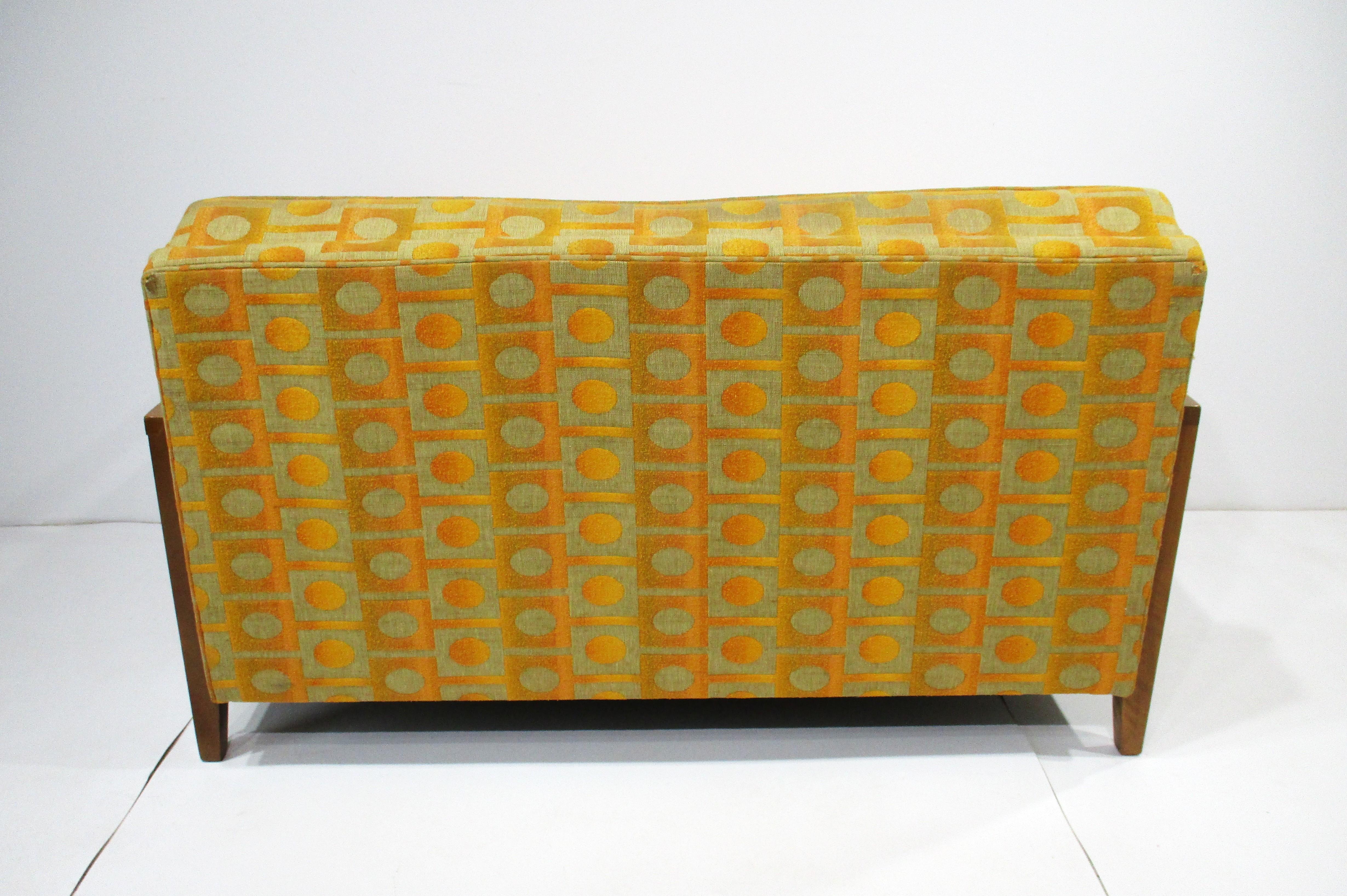 Loveseat tapizado Jack Lenor Larsen de mediados de siglo en venta 7