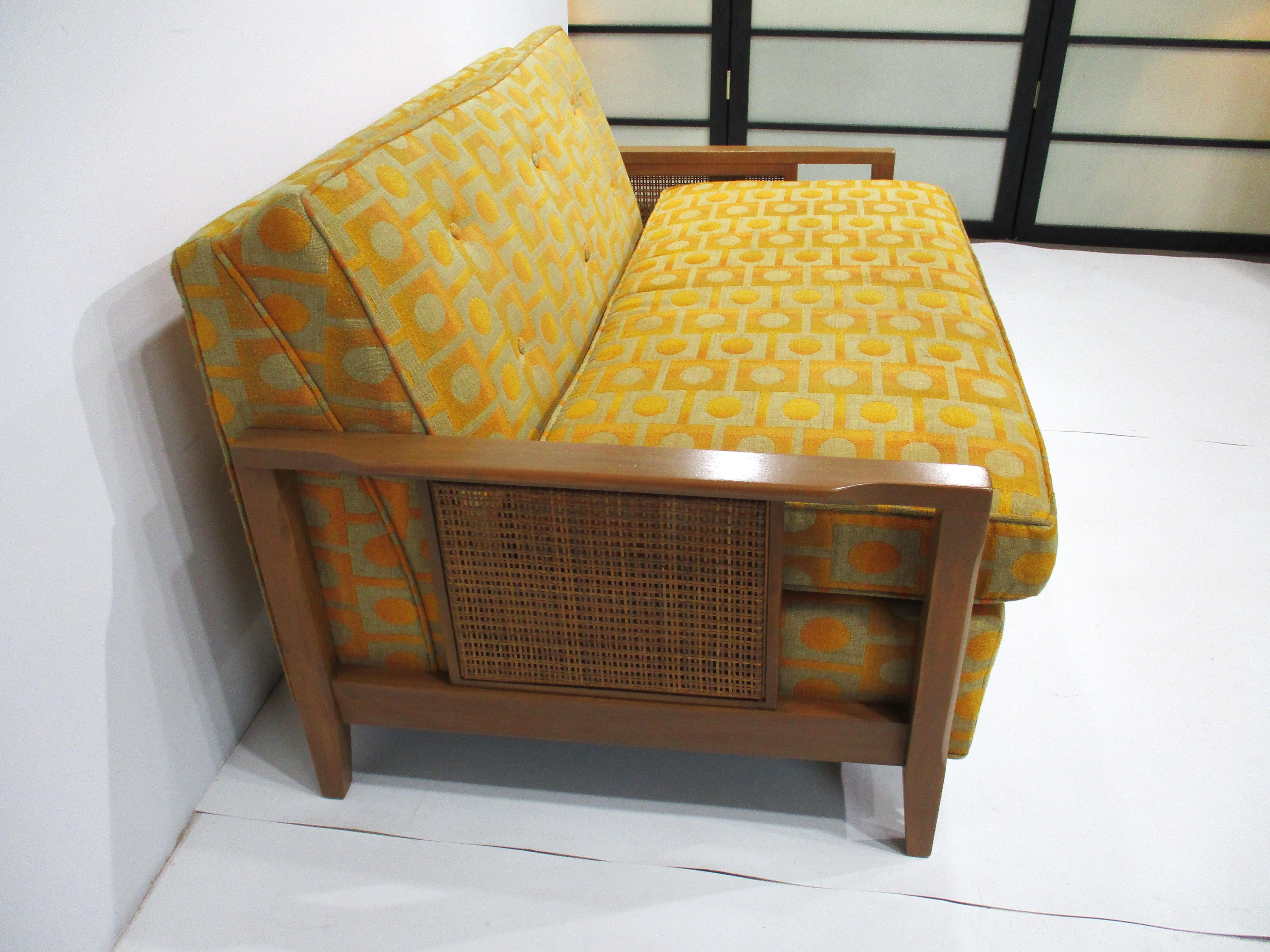Loveseat tapizado Jack Lenor Larsen de mediados de siglo Estadounidense en venta