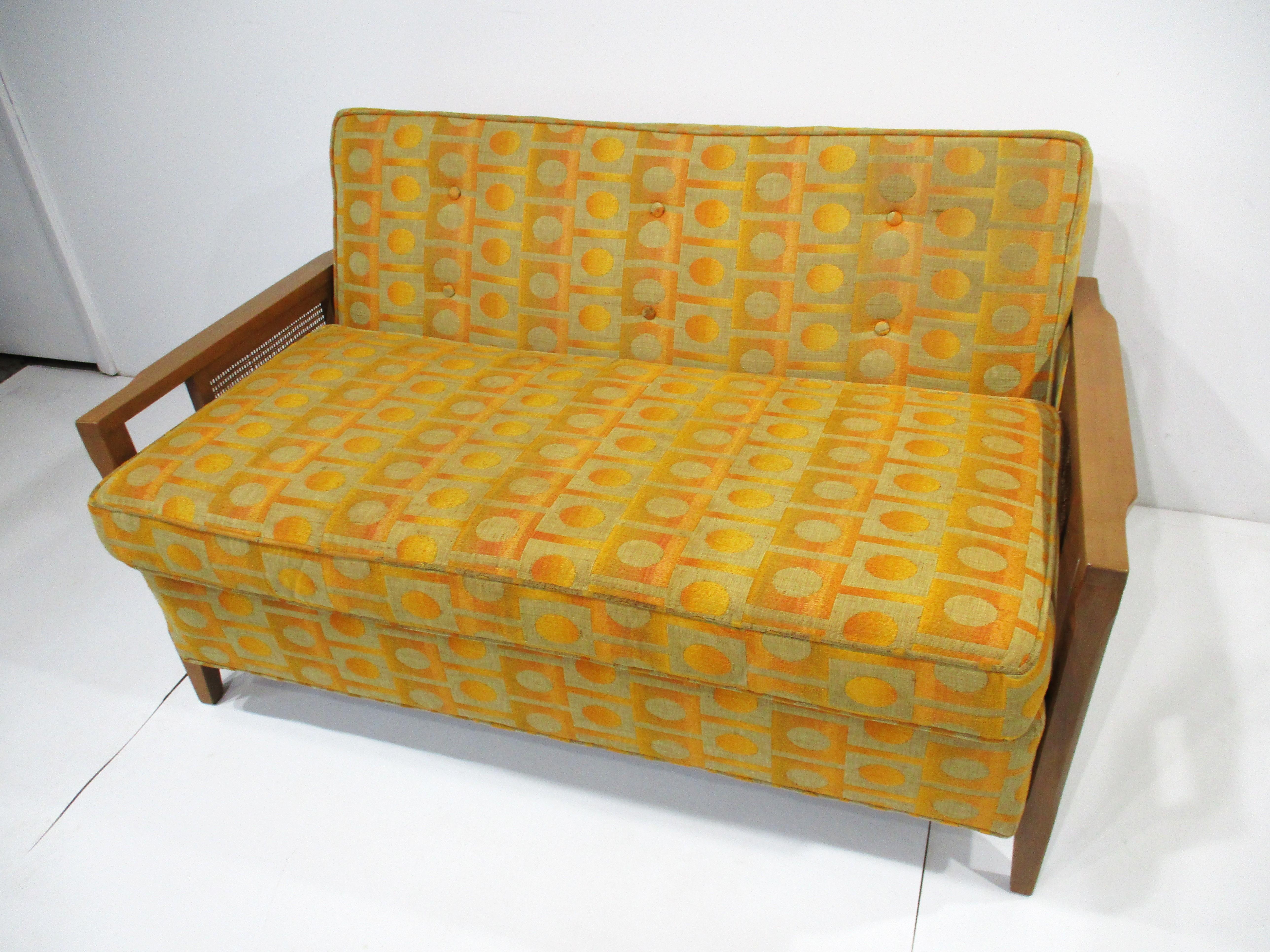Loveseat tapizado Jack Lenor Larsen de mediados de siglo en Bueno estado para la venta en Cincinnati, OH