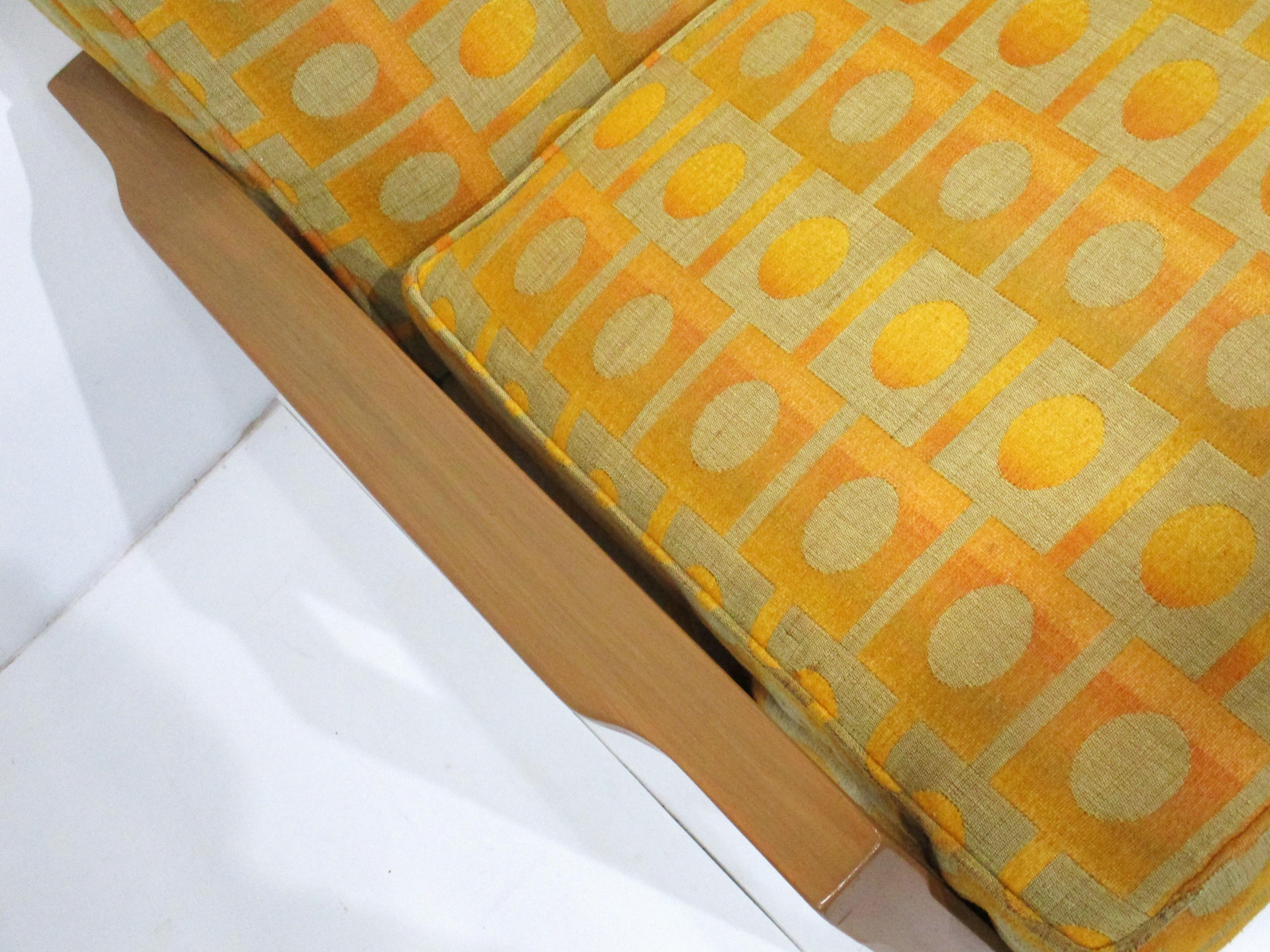 Loveseat tapizado Jack Lenor Larsen de mediados de siglo en venta 2