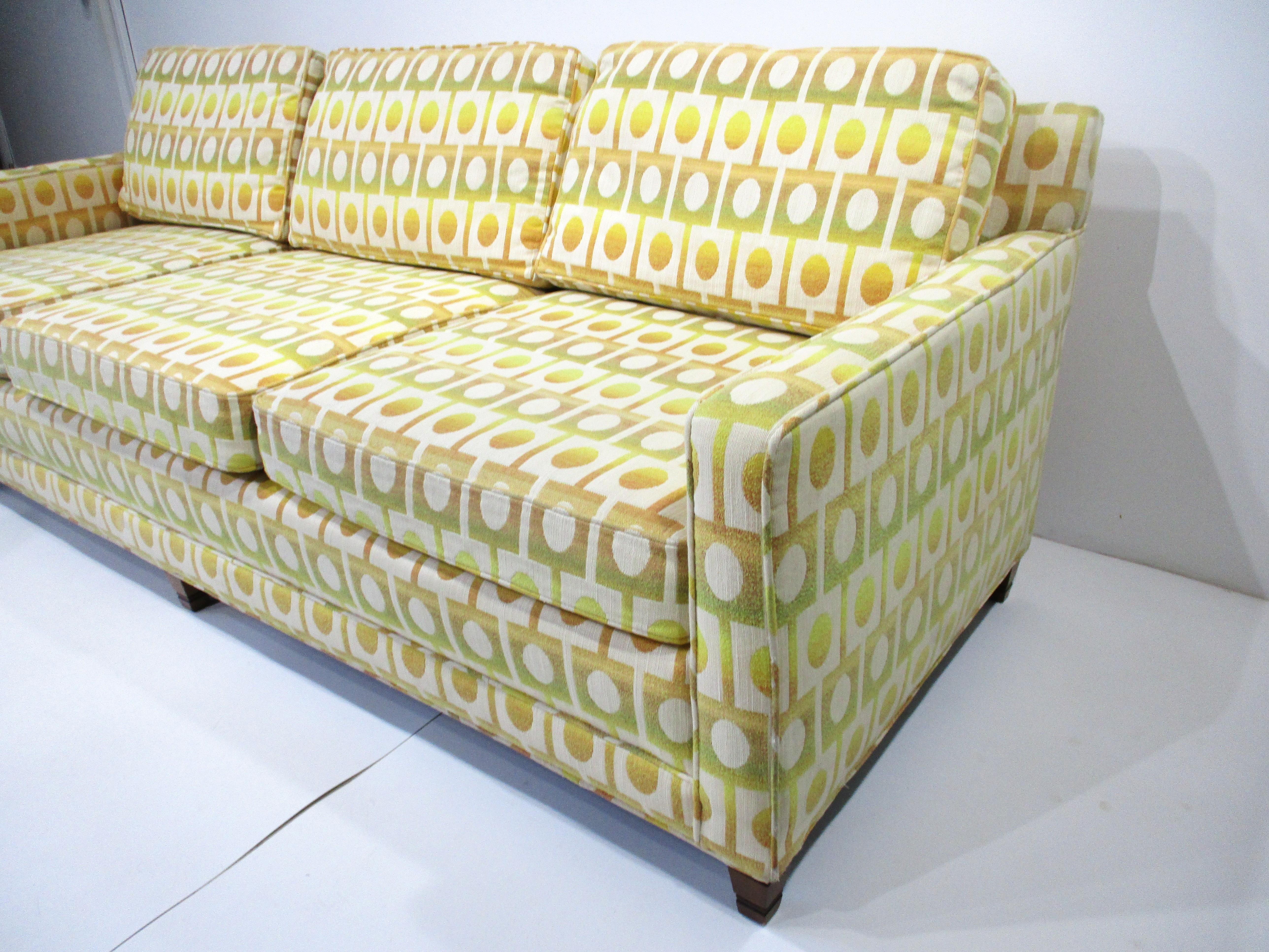 Jack Lenor Larsen Styled Upholstered Mid Century Sofa by Henredon In Good Condition For Sale In Cincinnati, OH