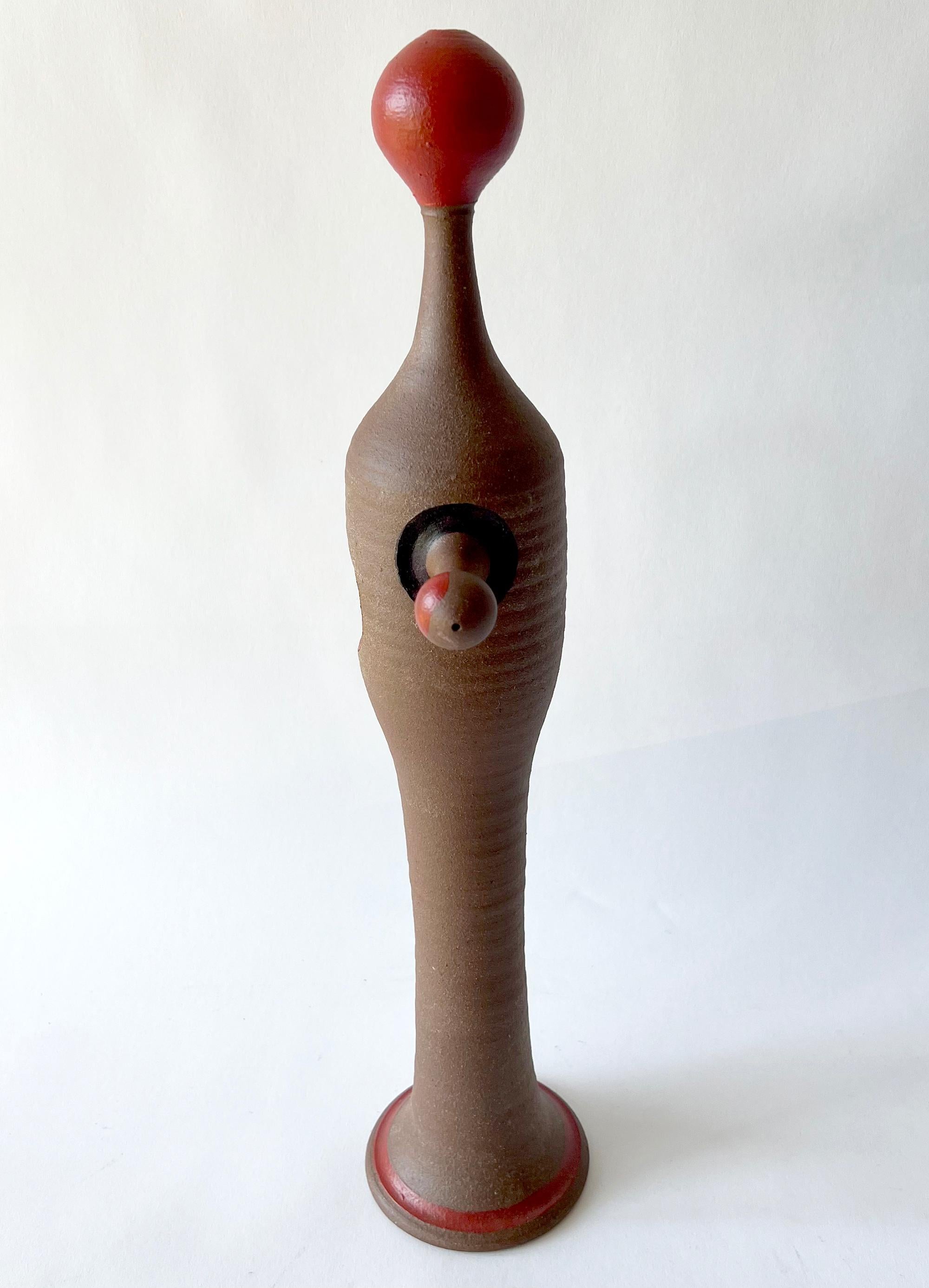 Handbemalte und gedrehte Keramikskulptur aus Feinsteinzeug, geschaffen von Jack Mason aus Stone Mountain, Georgia. Die Skulptur ist 18,5