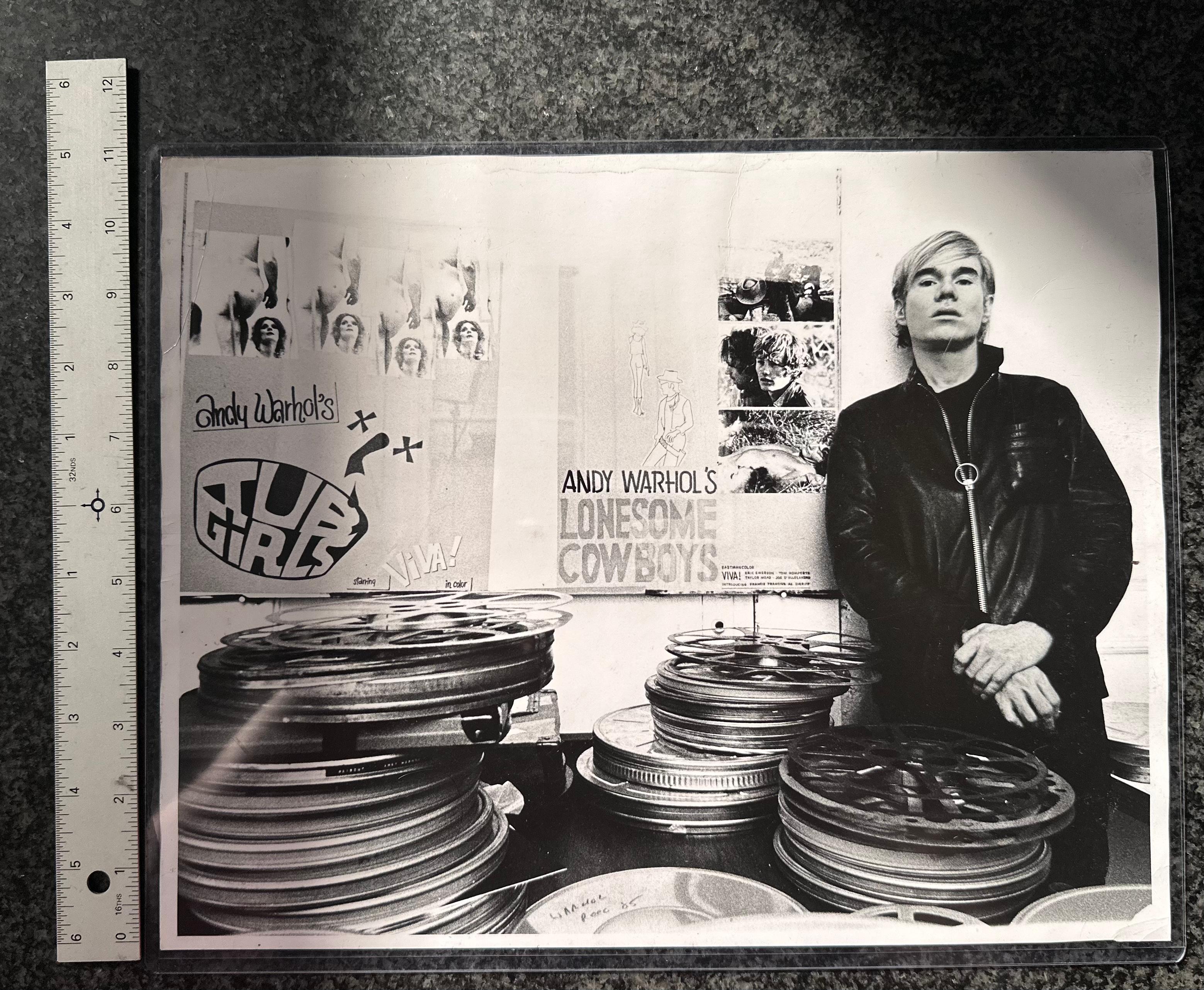 Jack Mitchell, Andy Warhol als Filmemacher, Schwarz-Weiß-Fotografie, 1968 im Angebot 5