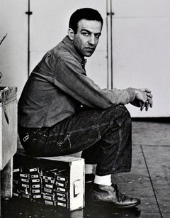 L'artiste Alex Katz dans son studio, signé par Jack Mitchell