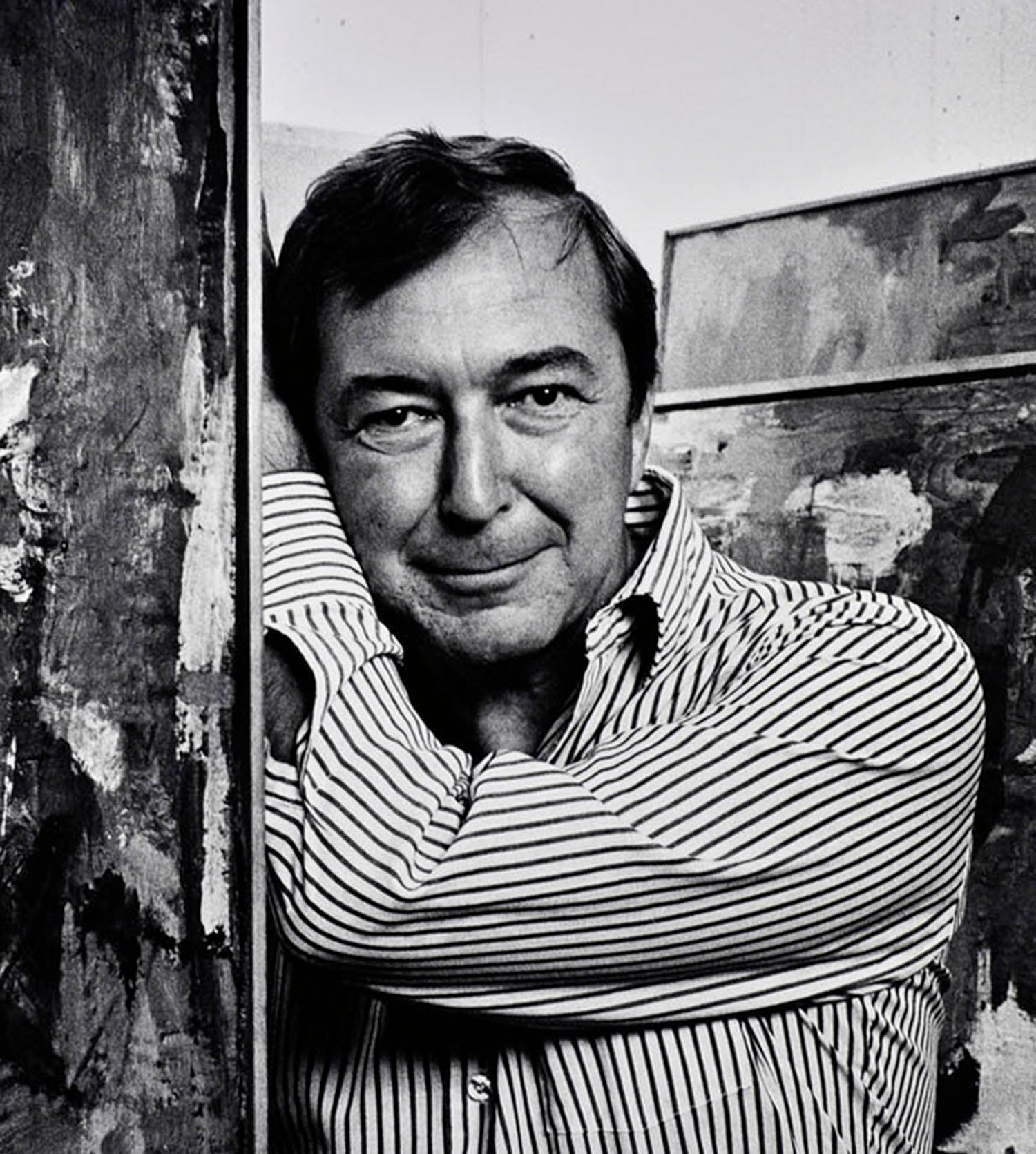 L'artiste Jasper Johns dans son studio, signé par Jack Mitchell en vente 1