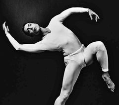 Le danseur/chorégraphe Paul Taylor de 16 x 20 pouces dans « Aureole », signé par Jack Mitchell