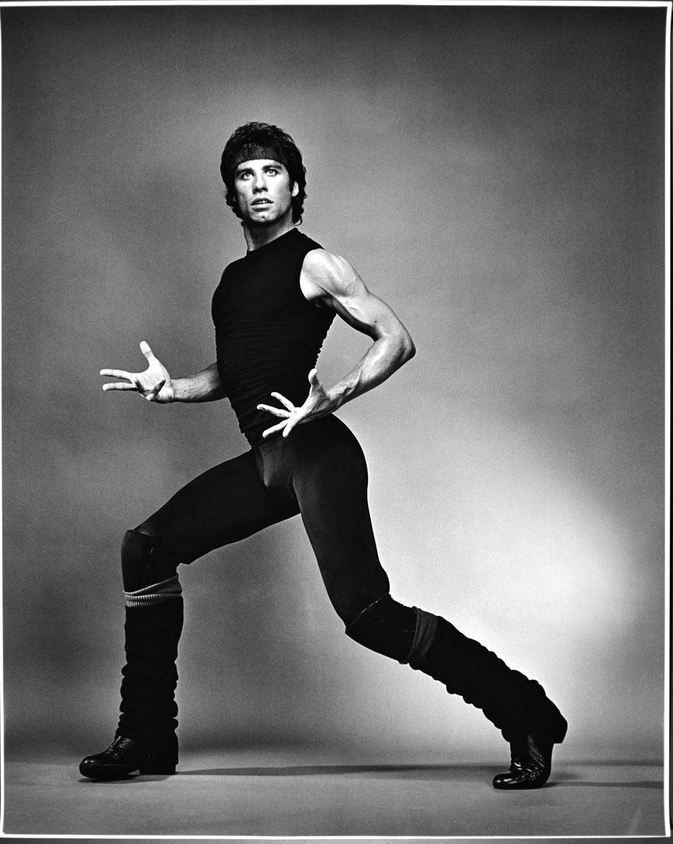 Black and White Photograph Jack Mitchell - 16 x 20" John Travolta en tant que Tony Manero dans « Staying Alive » Signé