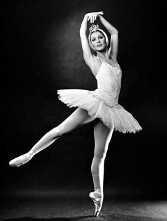 Die Hauptdarstellerin des BBT, Cynthia Gregory, im „Swan Lake“, signiert von Mitchell