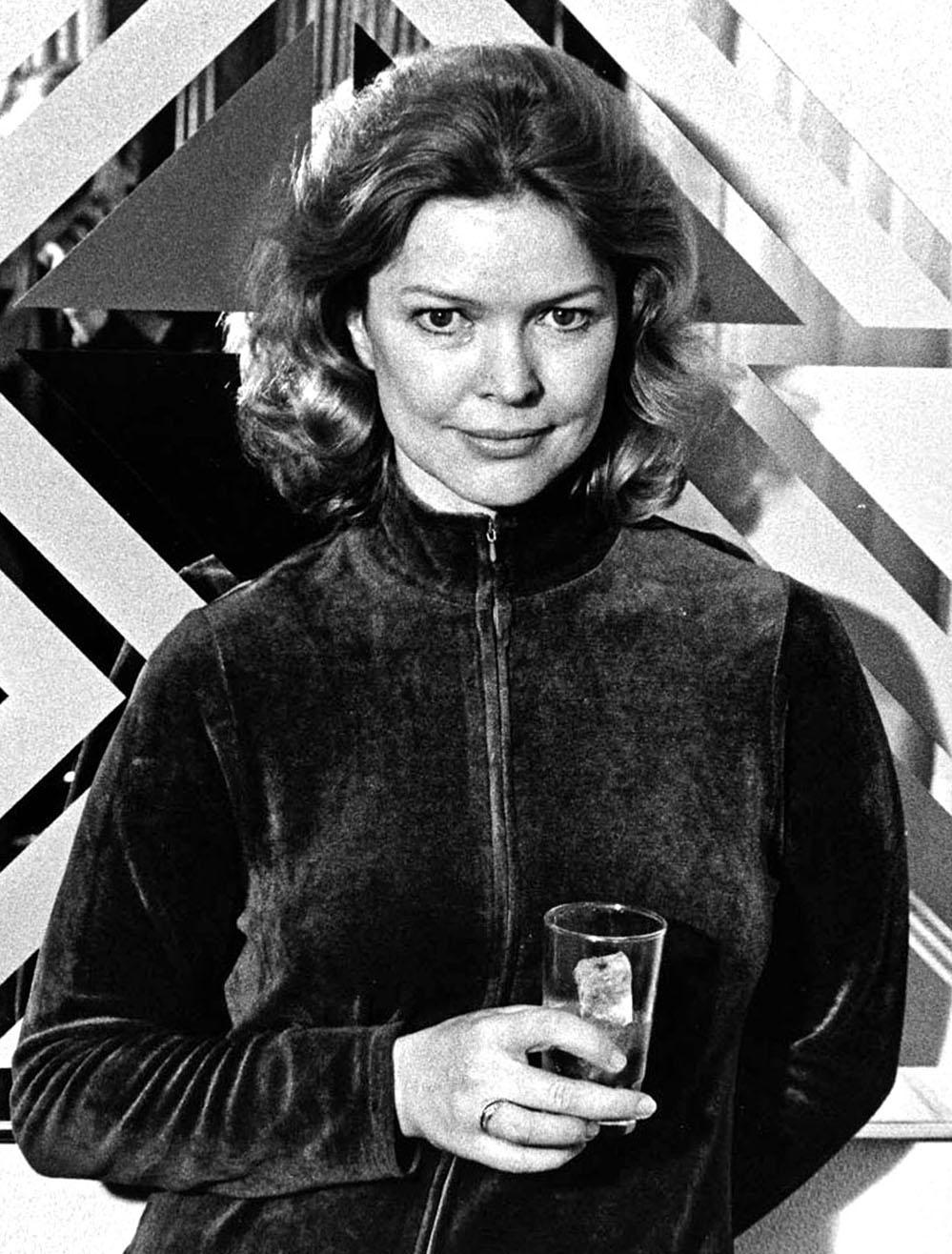 Academy Award-winning actress ('Alice Doesn't Live Here Anymore') Ellen Burstyn - Photograph by Jack Mitchell