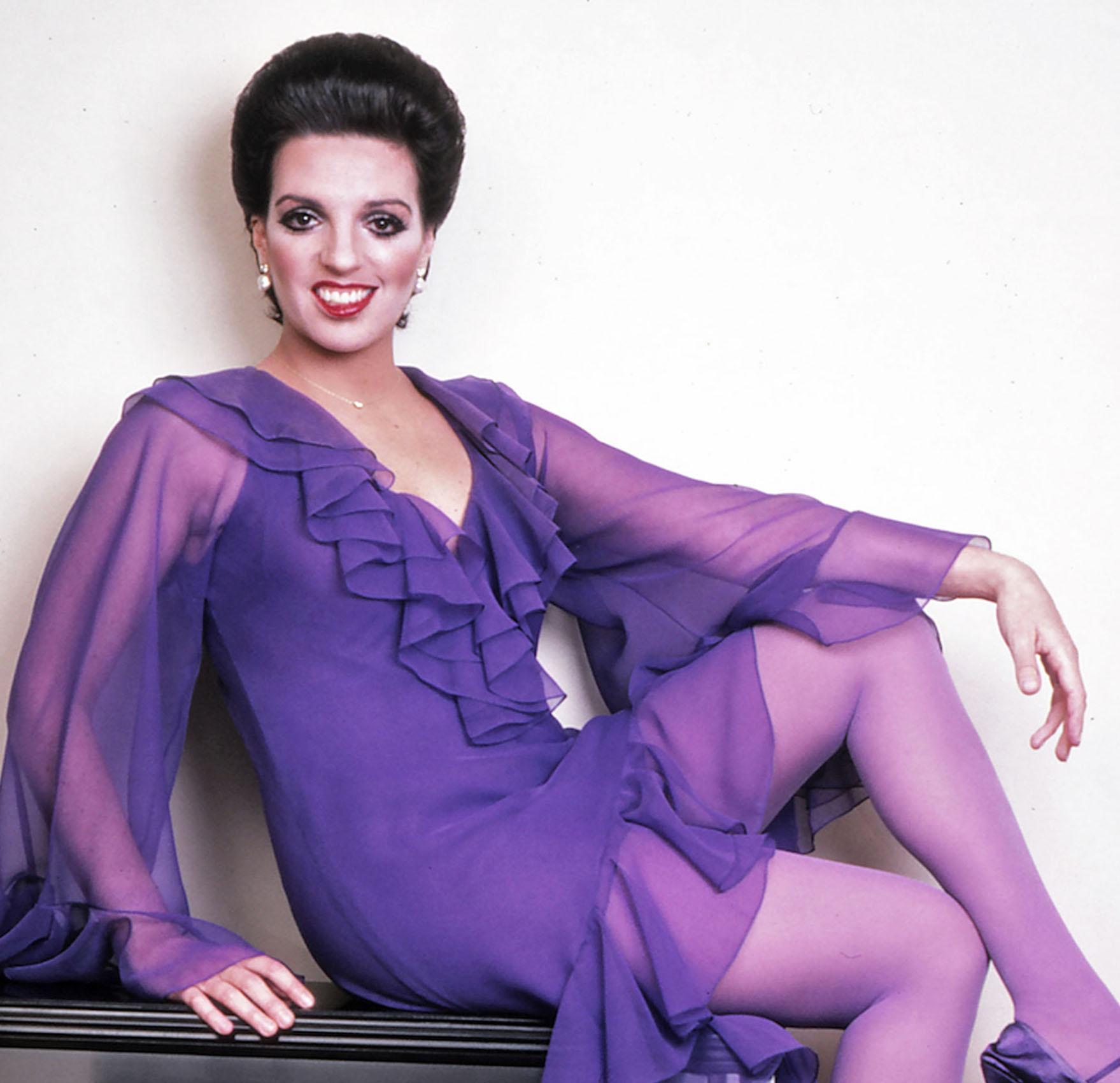 La actriz, cantante y bailarina ganadora de un Oscar Liza Minnelli fotografiada en NYC - Photograph de Jack Mitchell