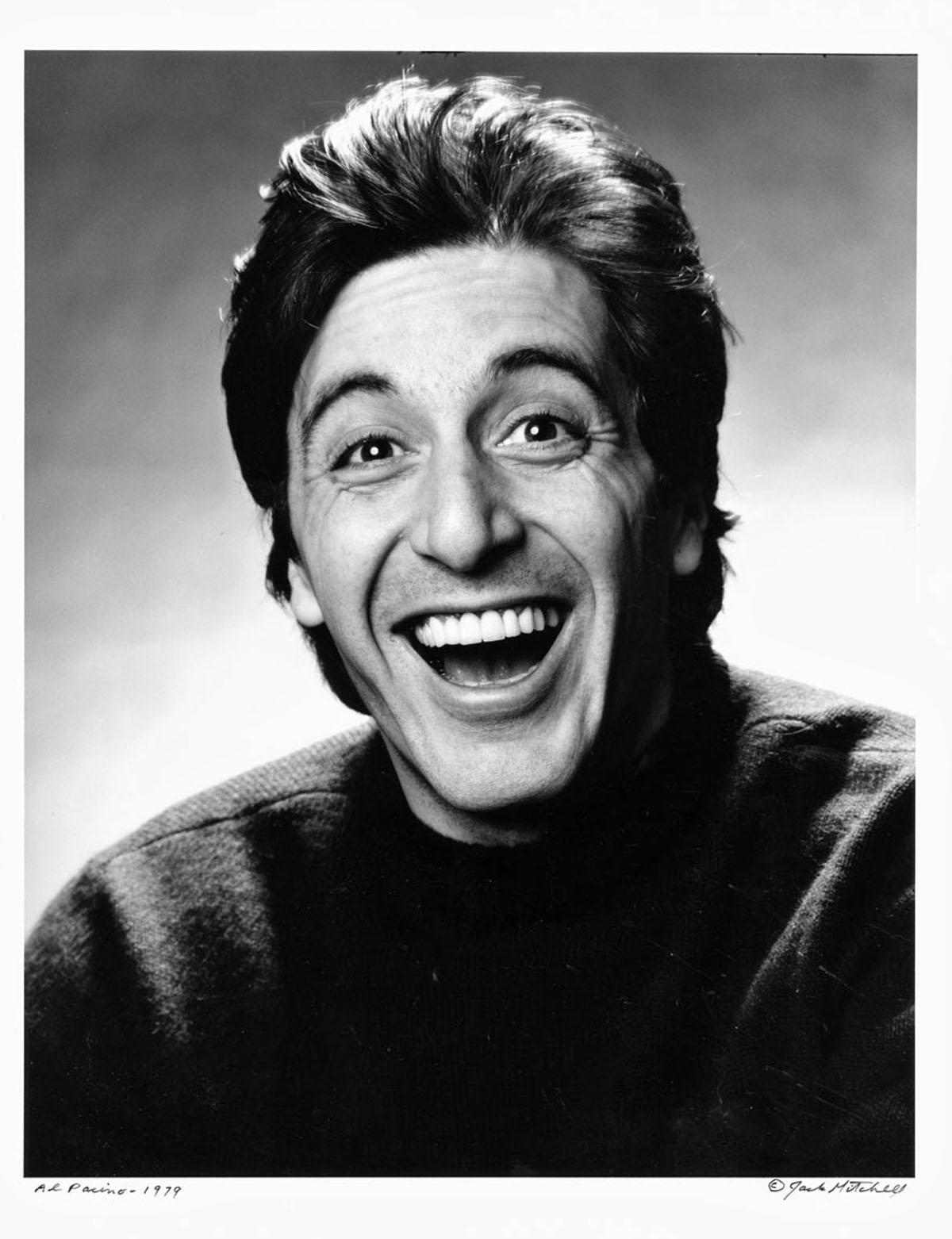 11 x 14" Vintage-Silbergelatine-Foto des Schauspielers Al Pacino, 1979. Verso signiert von Jack Mitchell.  Kommt direkt aus den Jack Mitchell Archives mit einem Echtheitszertifikat.

 Jack Mitchells (1925-2013) umfangreiches fotografisches Portfolio