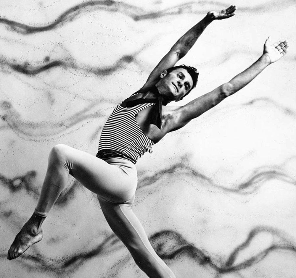 Le danseur de ballet du Théâtre américain John Kriza, signé par Jack Mitchell en vente 1