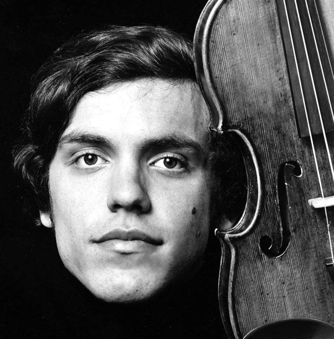 Amerikanischer klassischer Violinist des amerikanischen Künstlers Eugene Fodor, fotografiert für die Zeitschrift After Dark – Photograph von Jack Mitchell