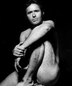 Compositor estadounidense David Del Tredici, desnudo.