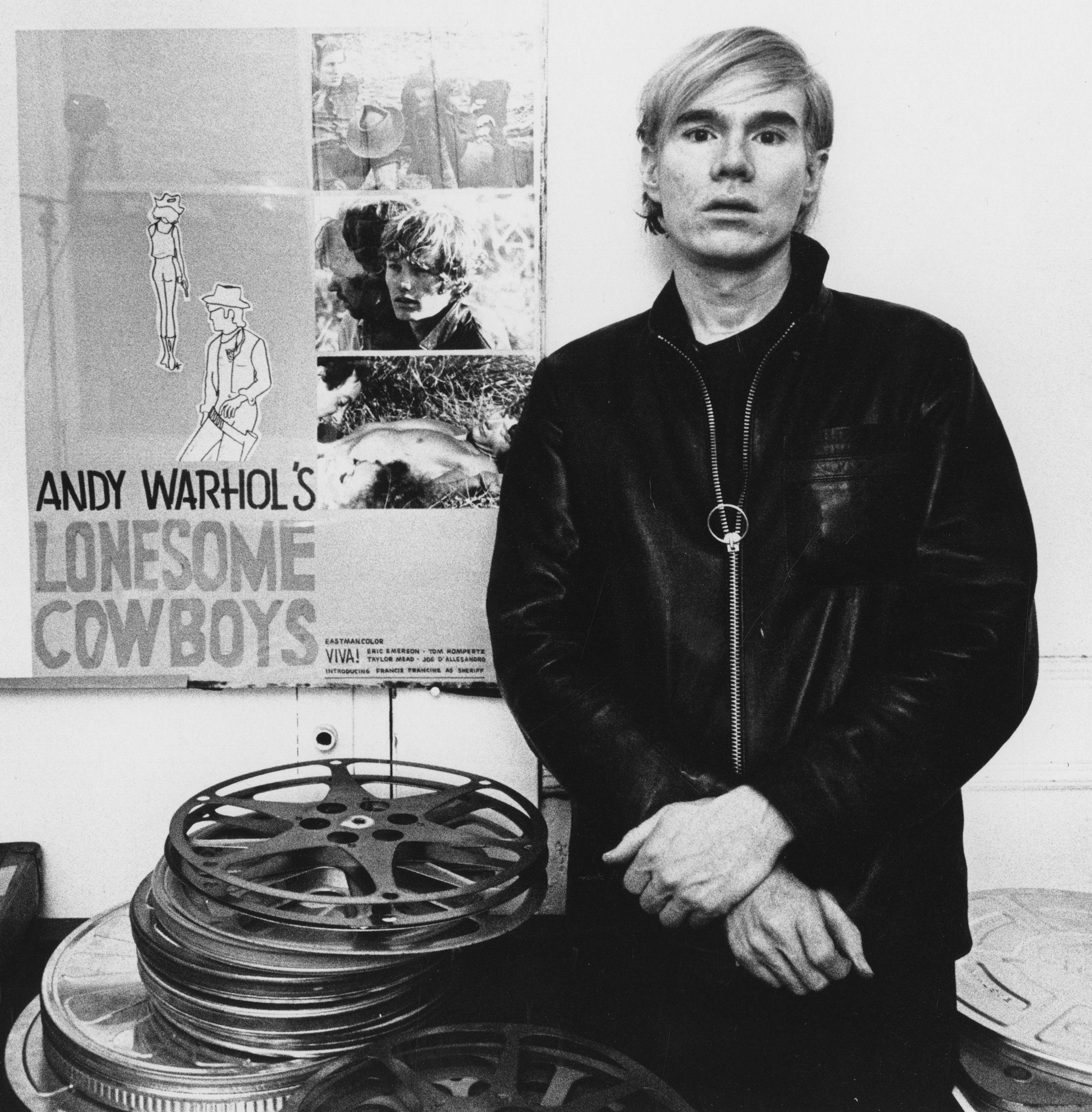 Andy Warhol in seiner Fabrik am 33 Union Square, letztes Exemplar signiert von Jack Mitchell im Angebot 1