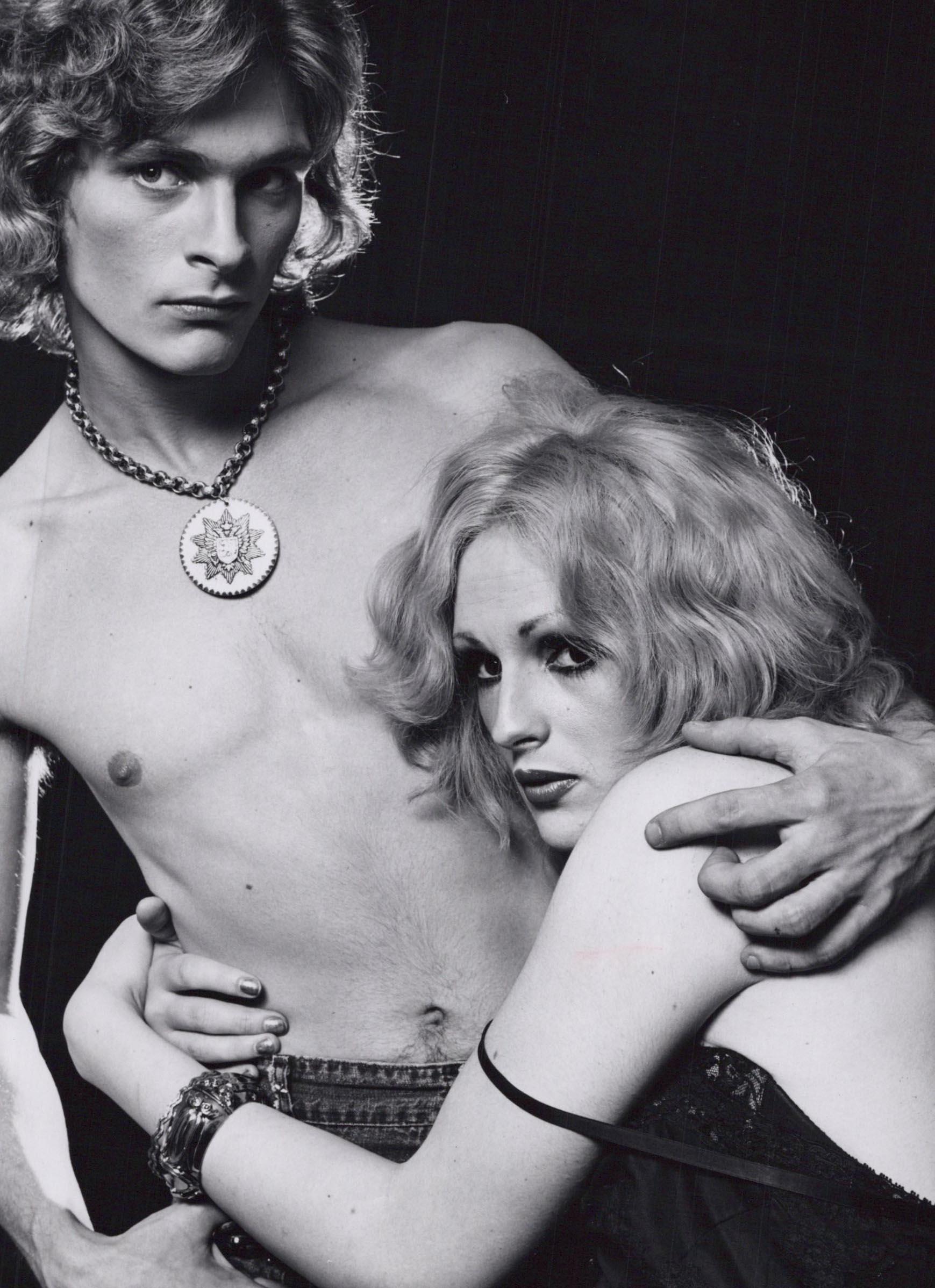 Superstar Candy Darling und Dorian Gray von Andy Warhol – Photograph von Jack Mitchell