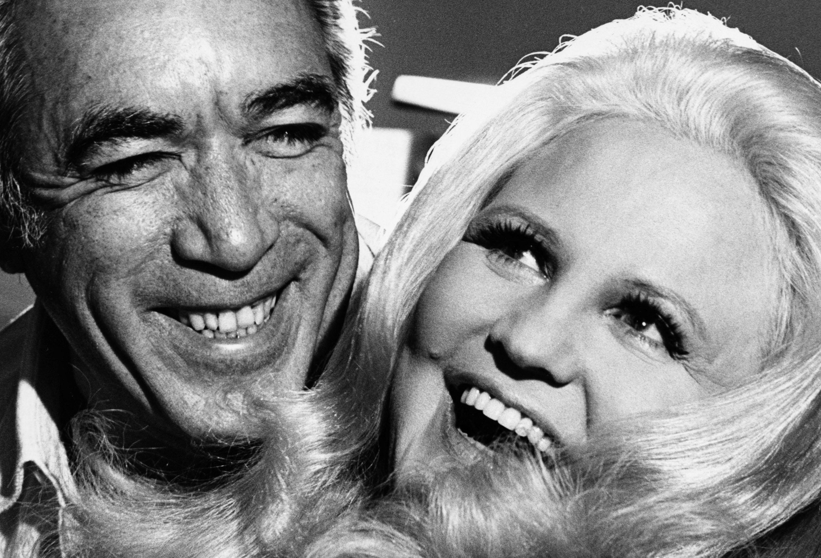Anthony Quinn & Peggy Lee – Photograph von Jack Mitchell