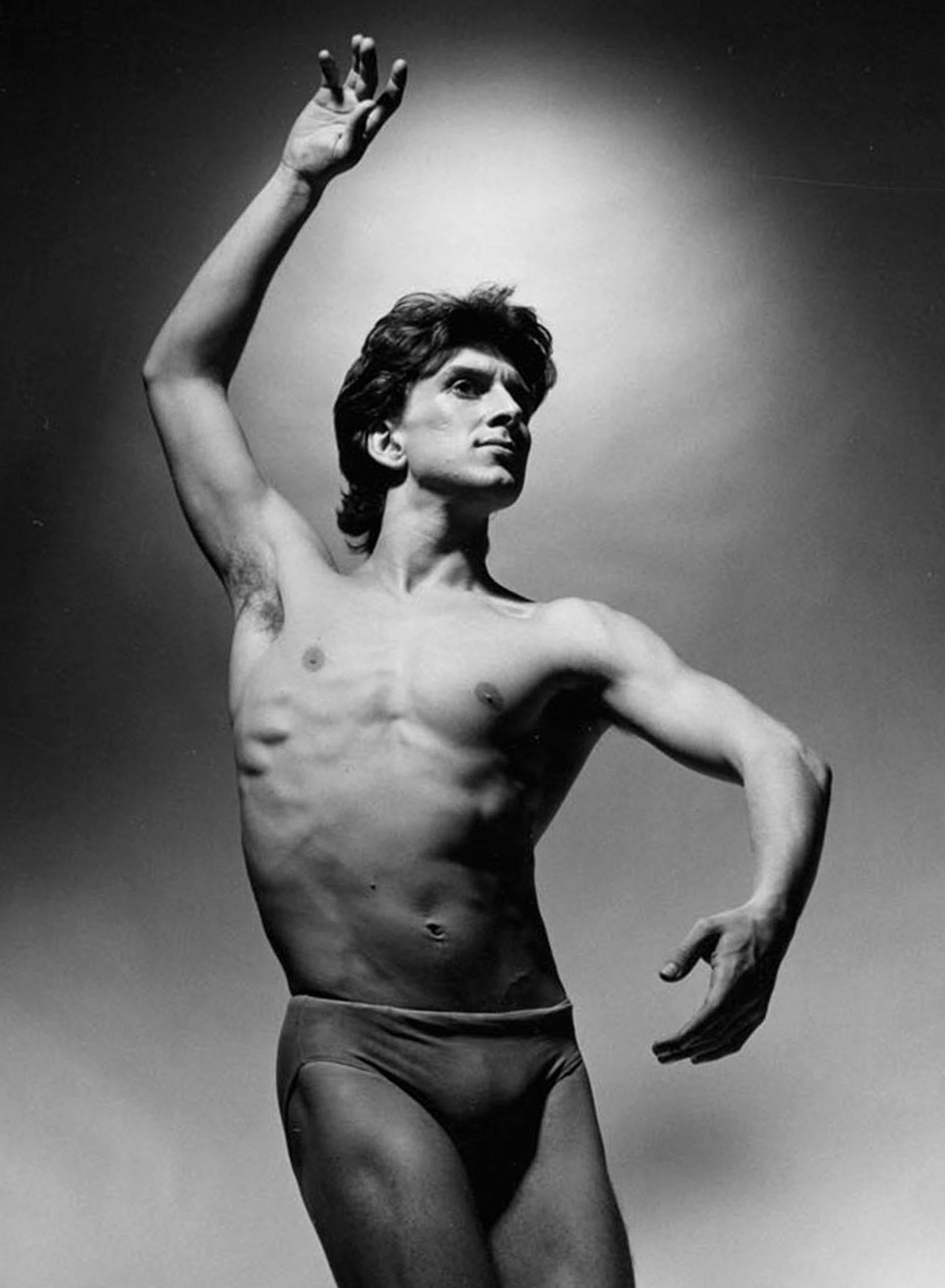 Argentinischer Ballett-Tänzer Julio Bocca, signiert von Jack Mitchell  im Angebot 1
