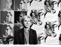L'artiste Andy Warhol lors de la rétrospective du Whitney Museum