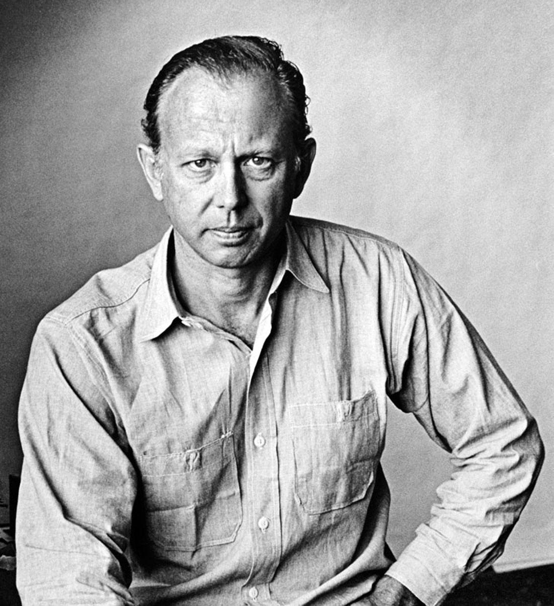 Künstler Ellsworth Kelly in seinem New Yorker Studio fotografiert – Photograph von Jack Mitchell