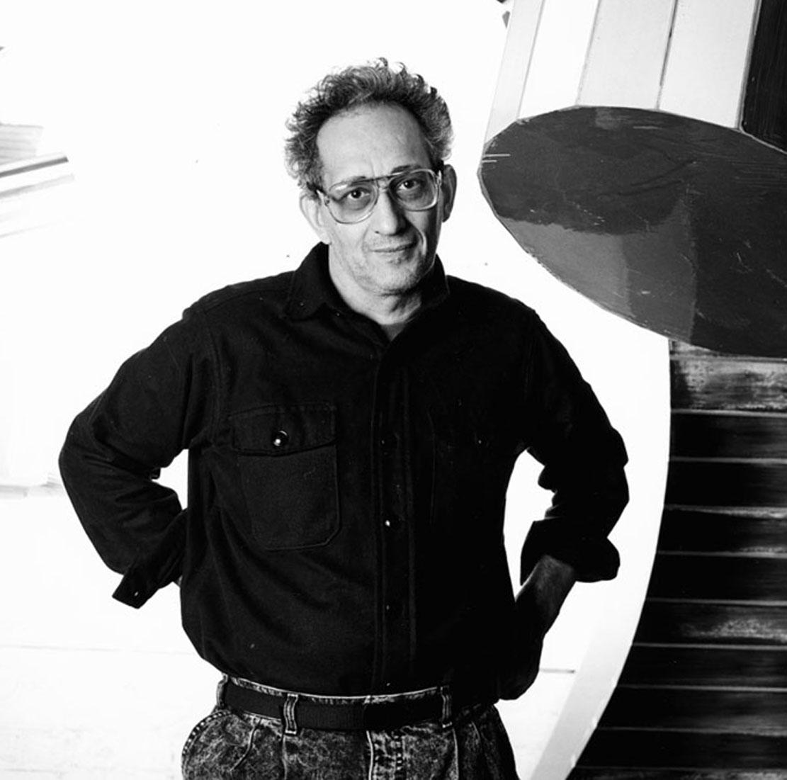 L'artista Frank Stella nel suo studio - Photograph di Jack Mitchell