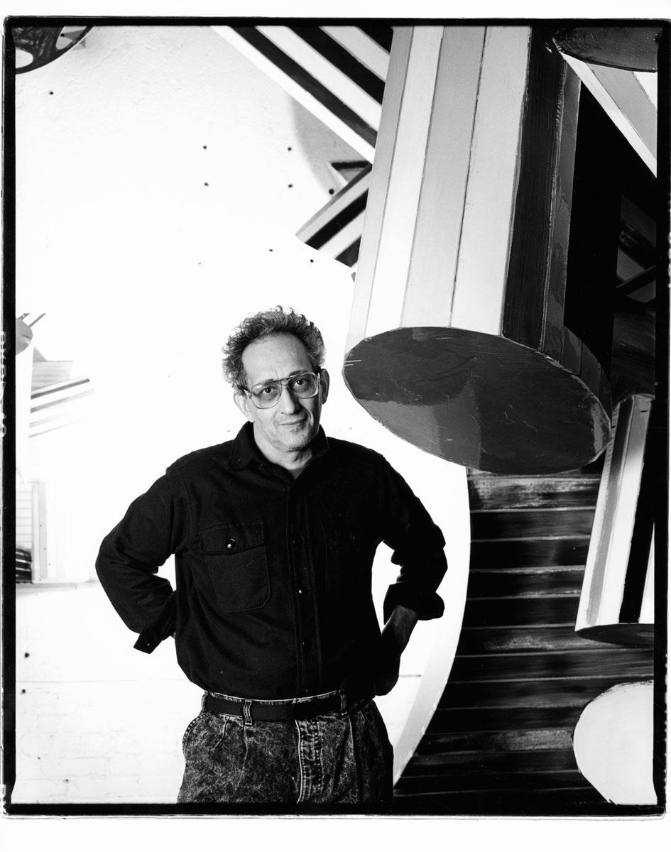 Black and White Photograph di Jack Mitchell - L'artista Frank Stella nel suo studio