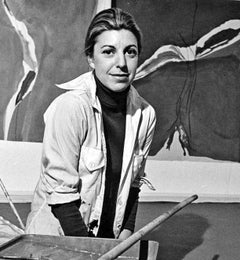 La artista Helen Frankenthaler con su obra reciente, firmada por Jack Mitchell