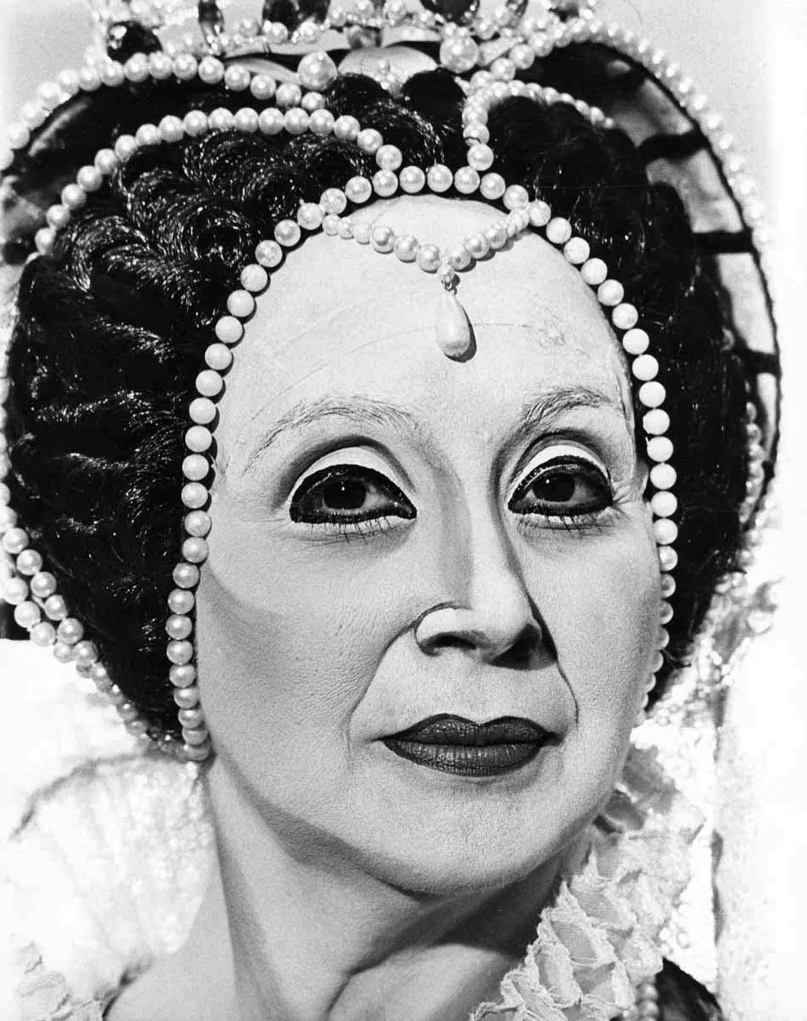 Jack Mitchell Black and White Photograph – Beverly Sills in "Roberto Devereux" der New York City Opera