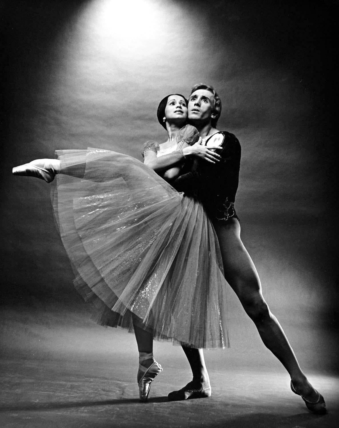 Jack Mitchell Black and White Photograph -  Bolshoi Ballet dancers Nadezhda Pavlova, Vycheslav Gordeyev 'Romeo and Juliet'