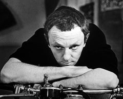 Gerald Laing, artiste pop et sculpteur britannique, dans son studio de New York