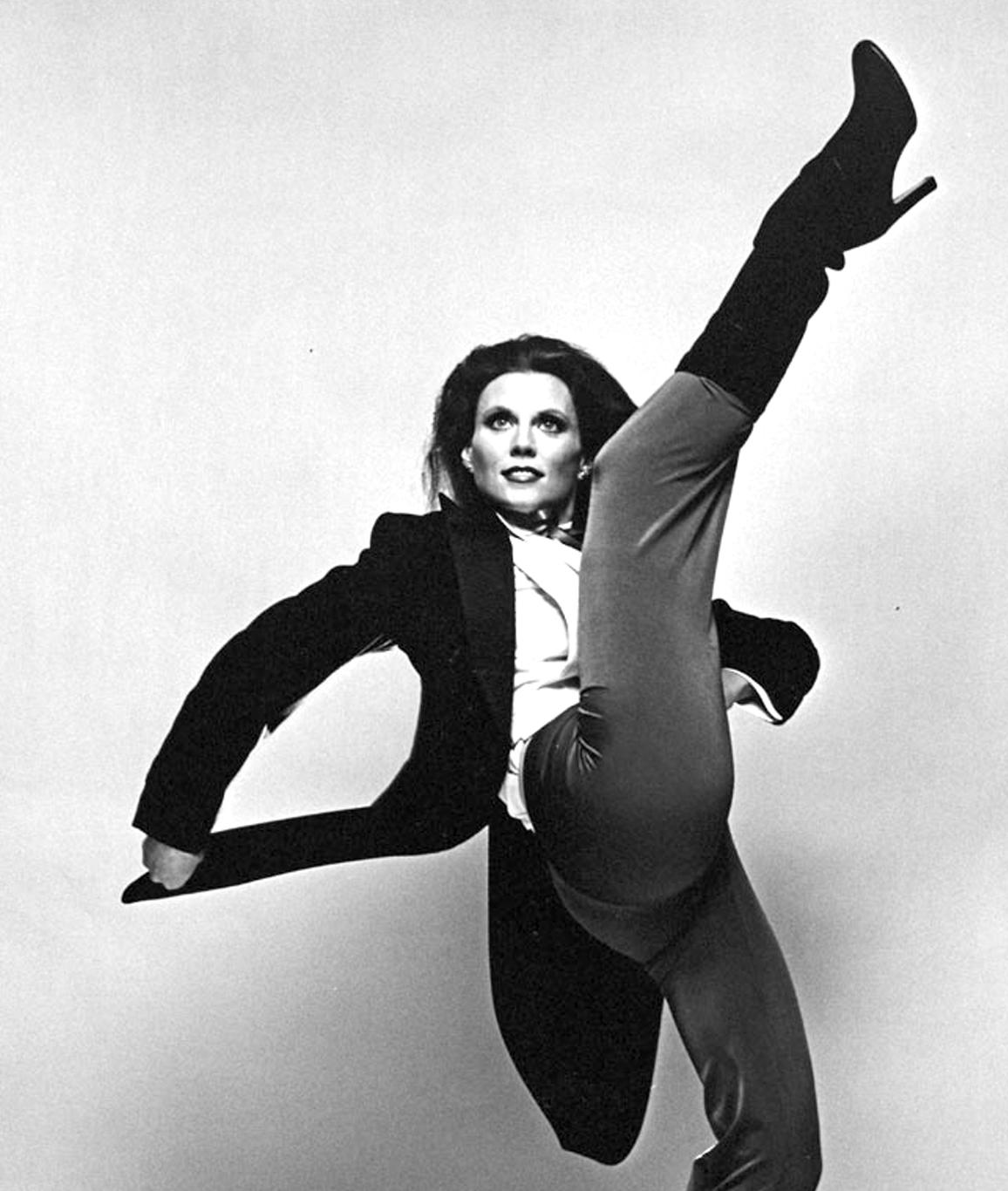 Broadway-Tänzerin, Sängerin und Schauspielerin Ann Reinking, fotografiert für Dance Magazine – Photograph von Jack Mitchell