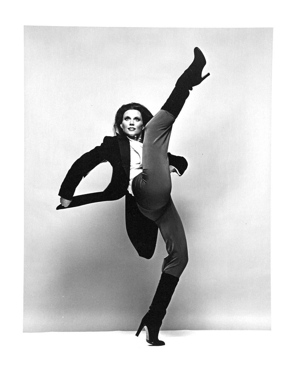 Jack Mitchell Black and White Photograph – Broadway-Tänzerin, Sängerin und Schauspielerin Ann Reinking, fotografiert für Dance Magazine
