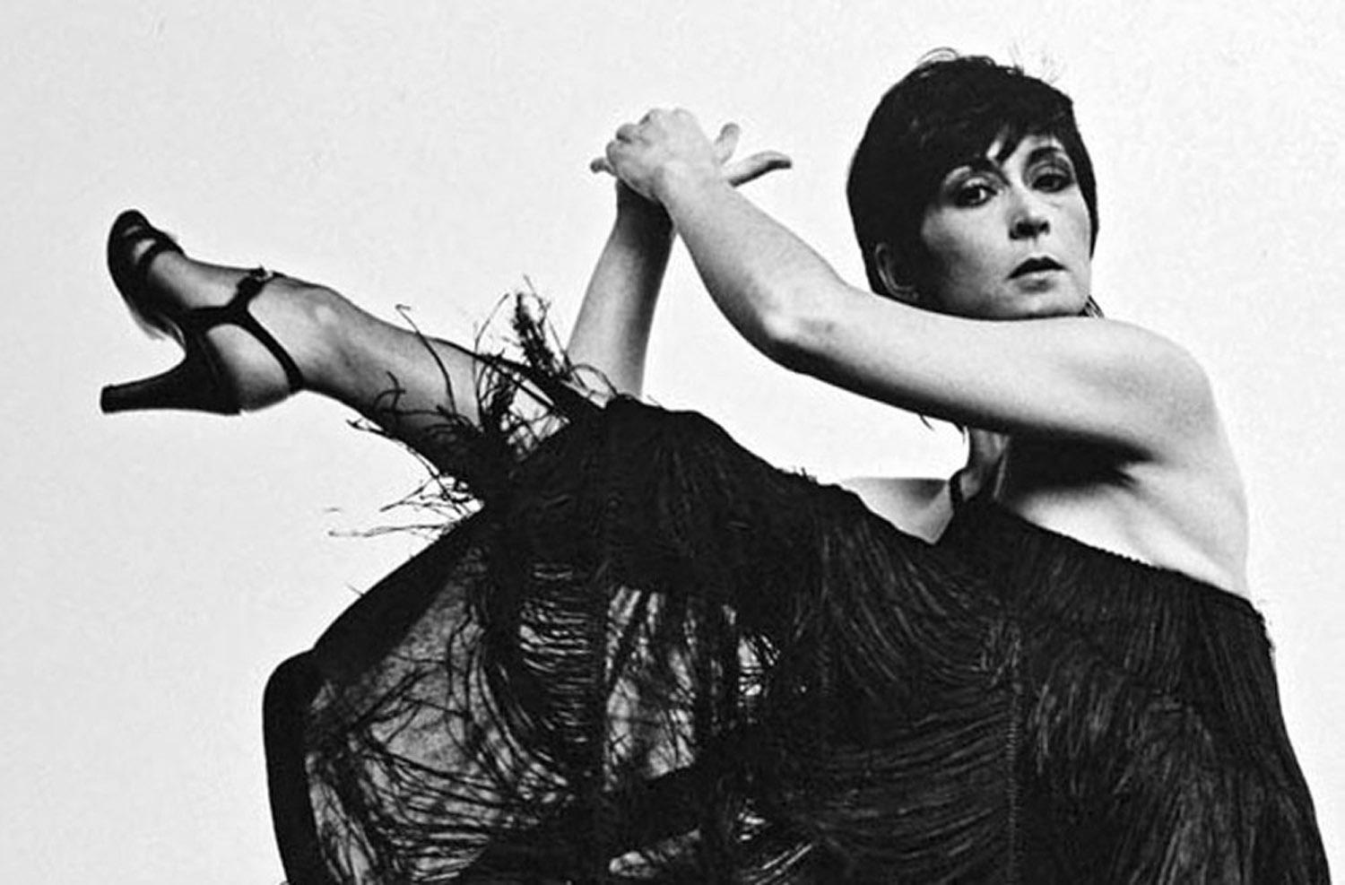  Choreographer/Dancer Twyla Tharp captured in her classic ‘Vida Blue’ pose - Photograph by Jack Mitchell