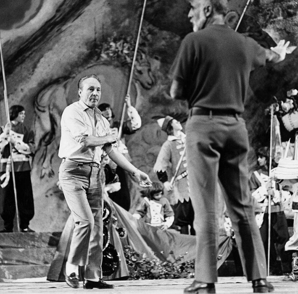 Los coreógrafos George Balanchine y Jerome Robbins ensayan 