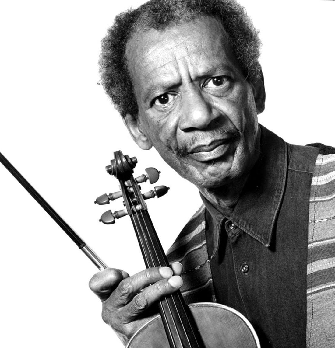 Der Komponist und Avantgarde-Jazz-G Violinist Leroy Jenkins, signiert von Jack Mitchell im Angebot 1