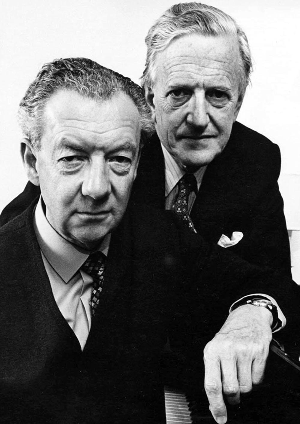  Der Komponist Benjamin Britten und Tenor Peter Pears, signiert von Jack Mitchell  im Angebot 1